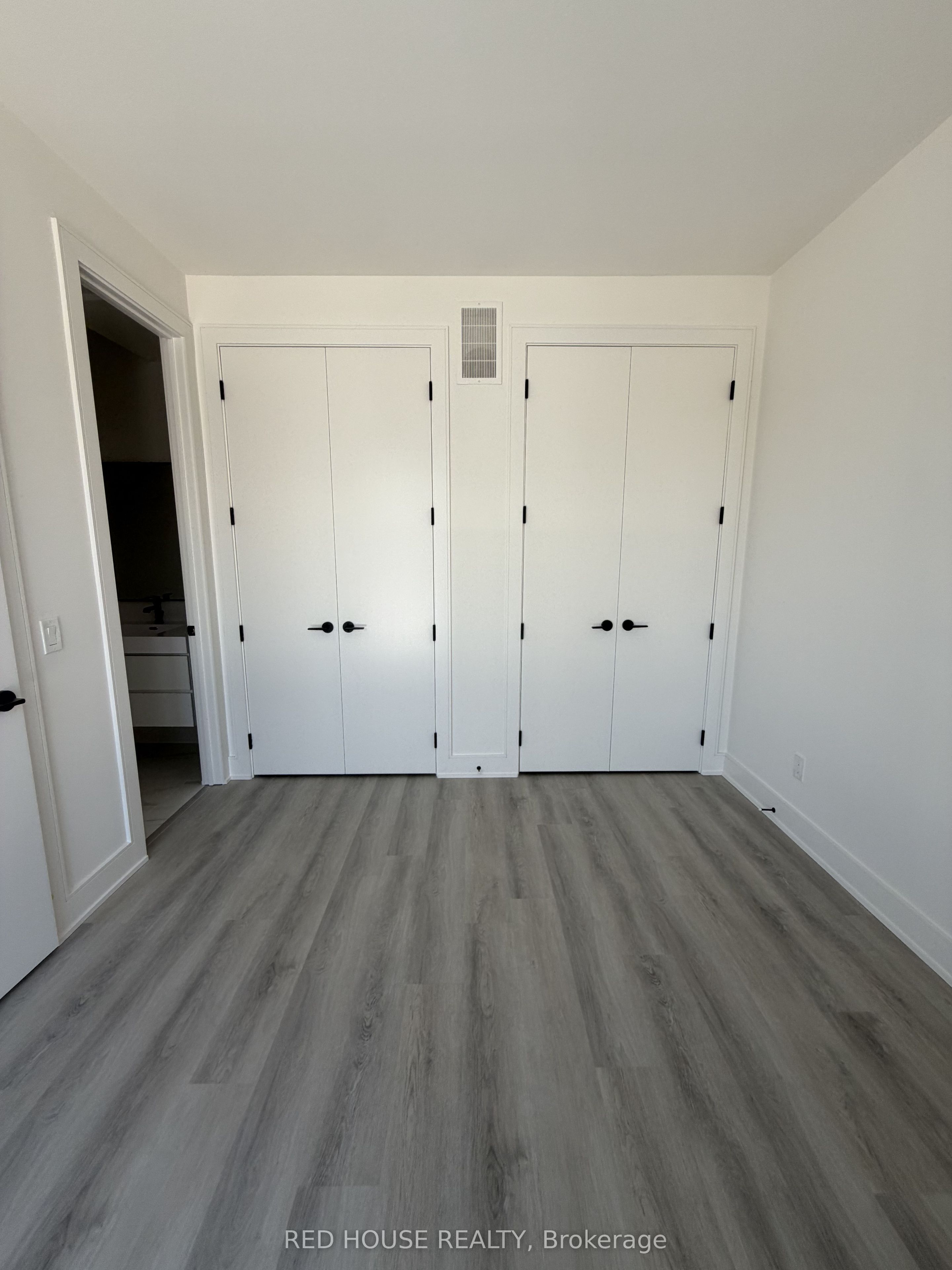 39 Everett Common Property Photo 10