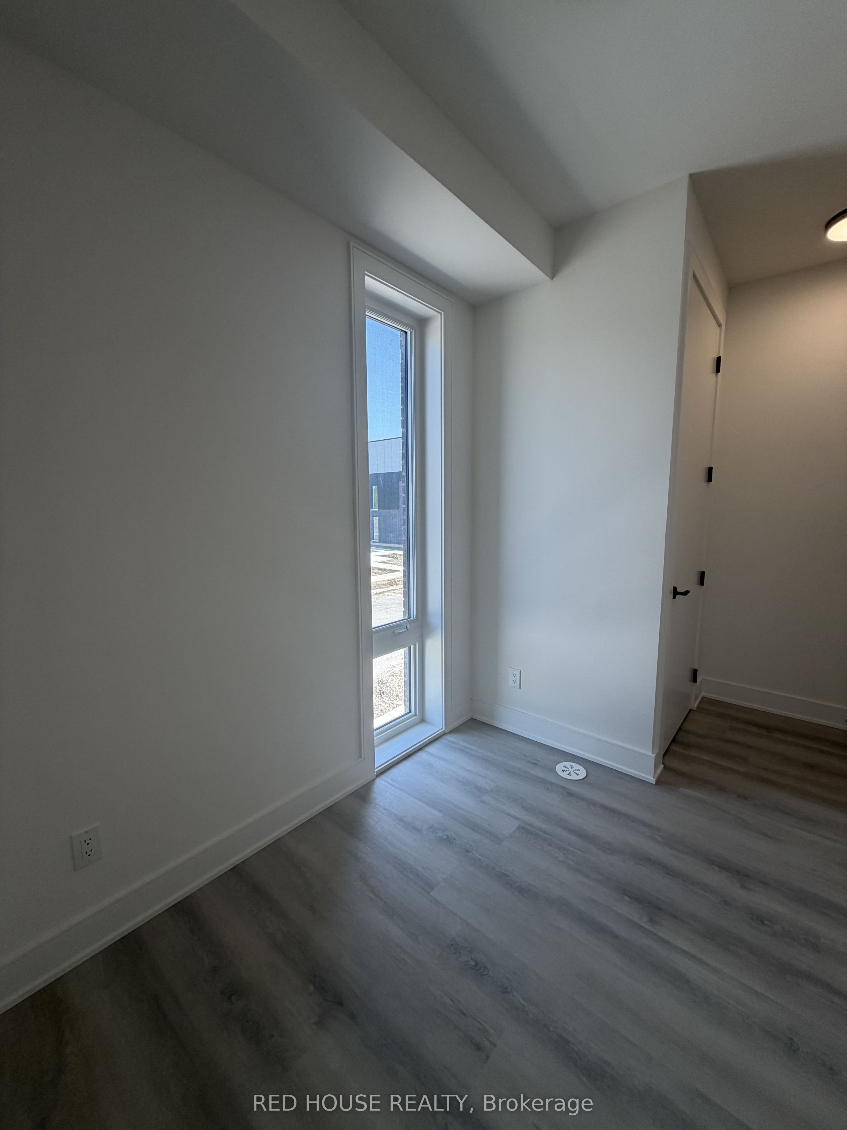 39 Everett Common Property Photo 16
