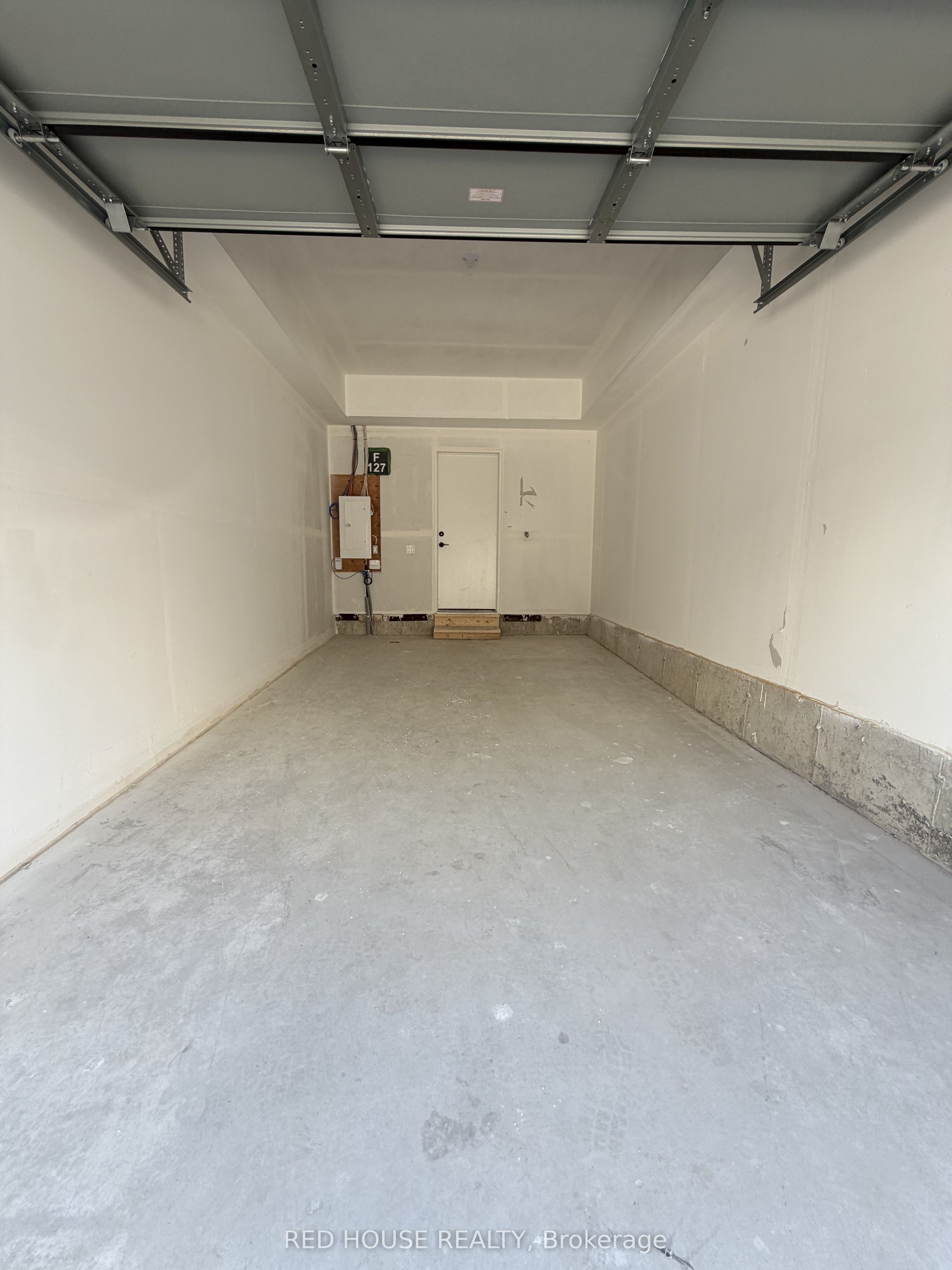 39 Everett Common Property Photo 18