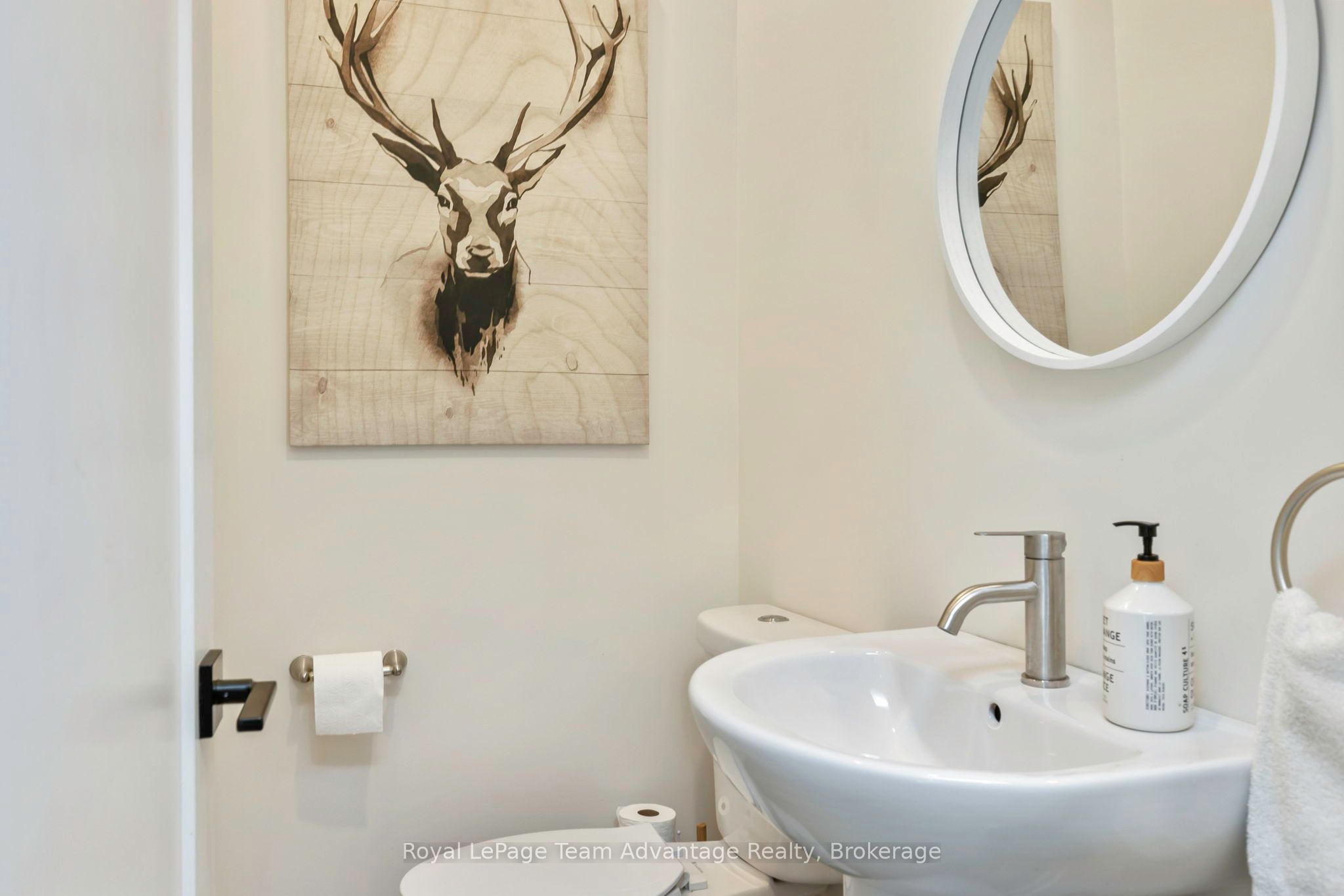 8 Firefly Way Property Photo 5