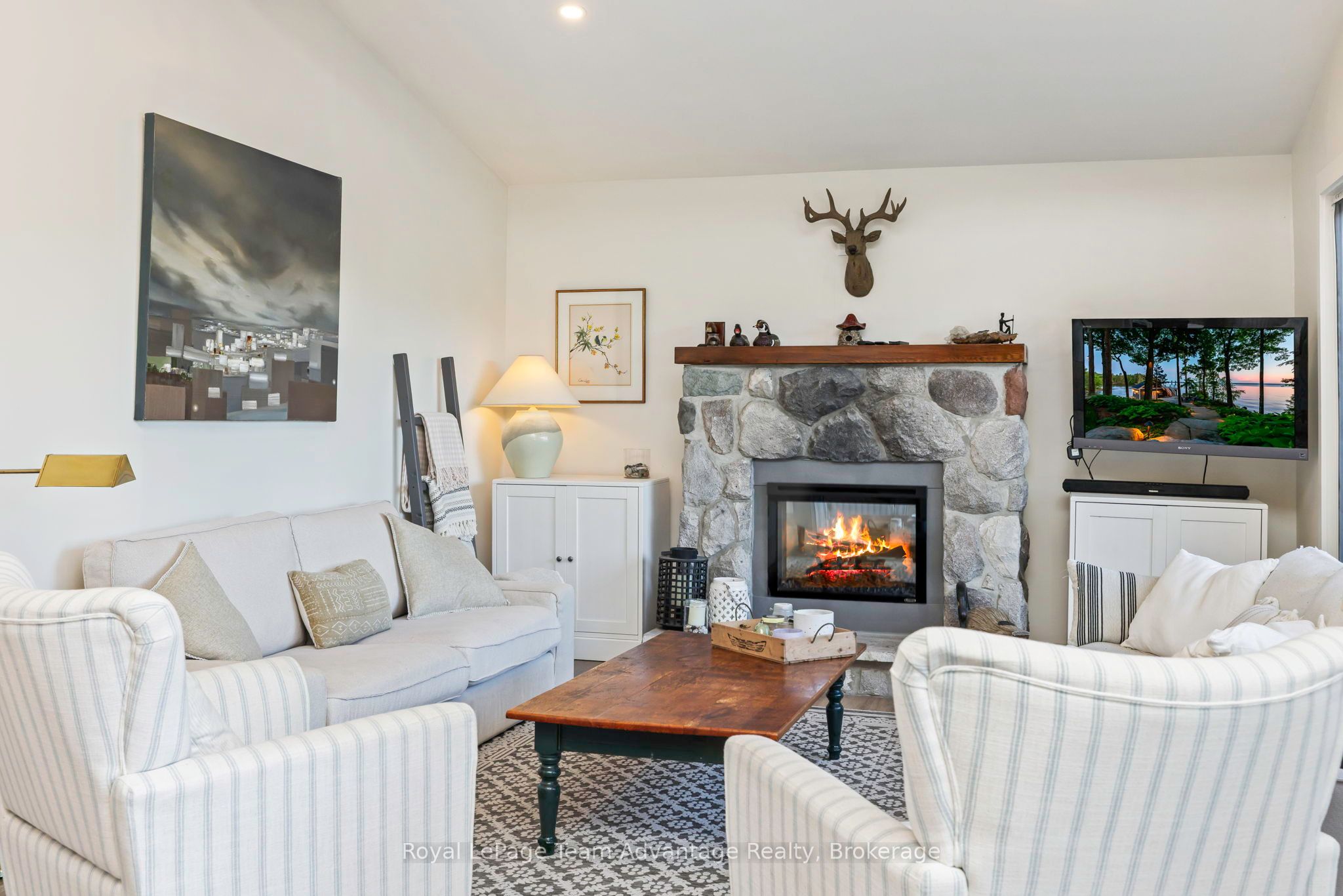 8 Firefly Way Property Photo 9