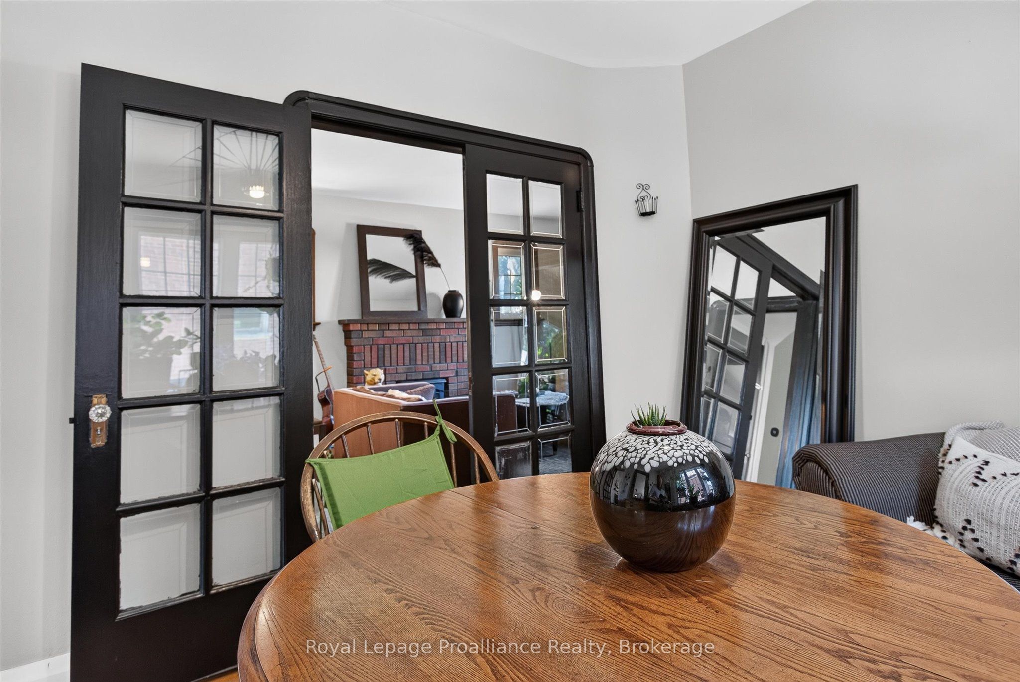 71 Lansdowne Street W Property Photo 10