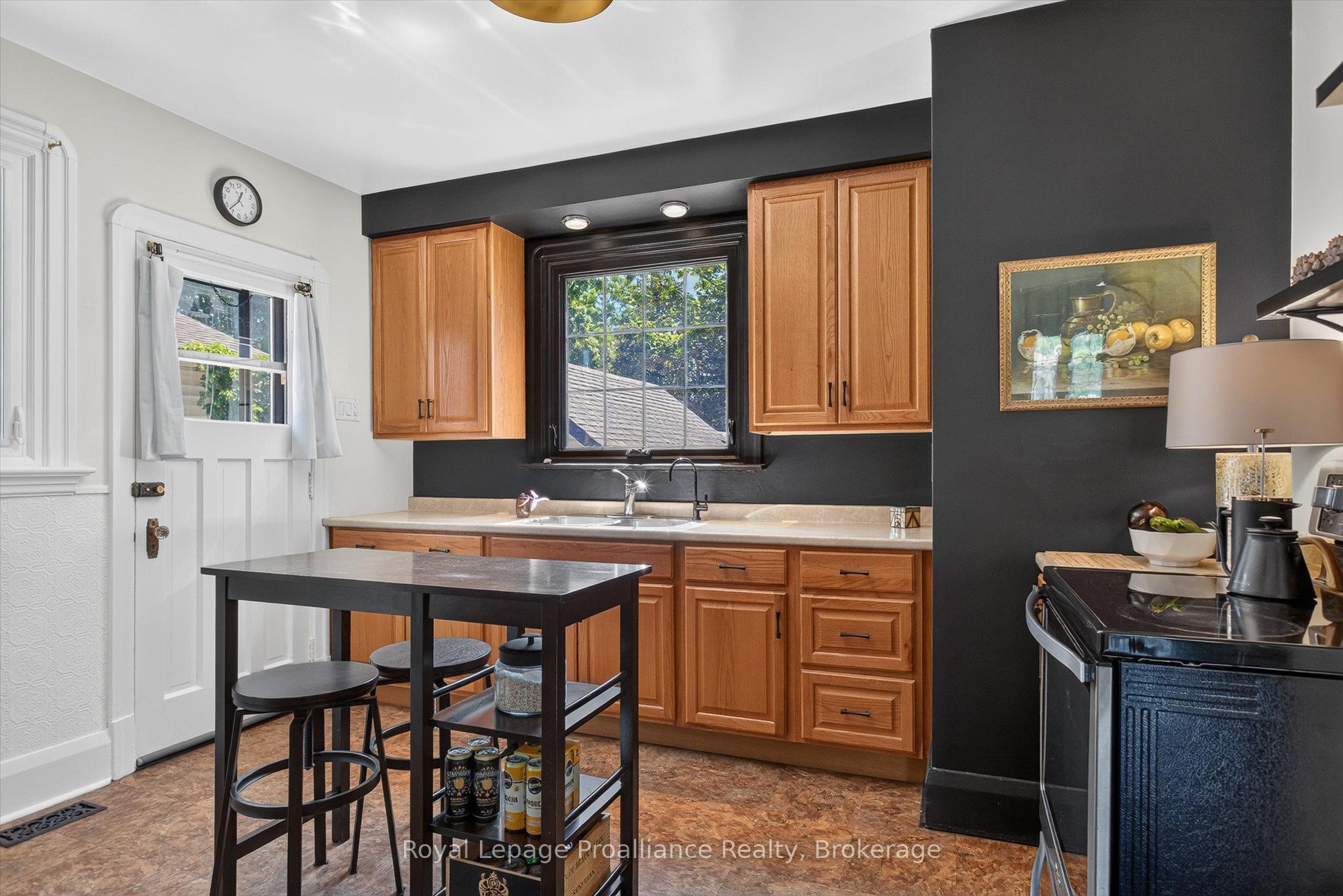 71 Lansdowne Street W Property Photo 11