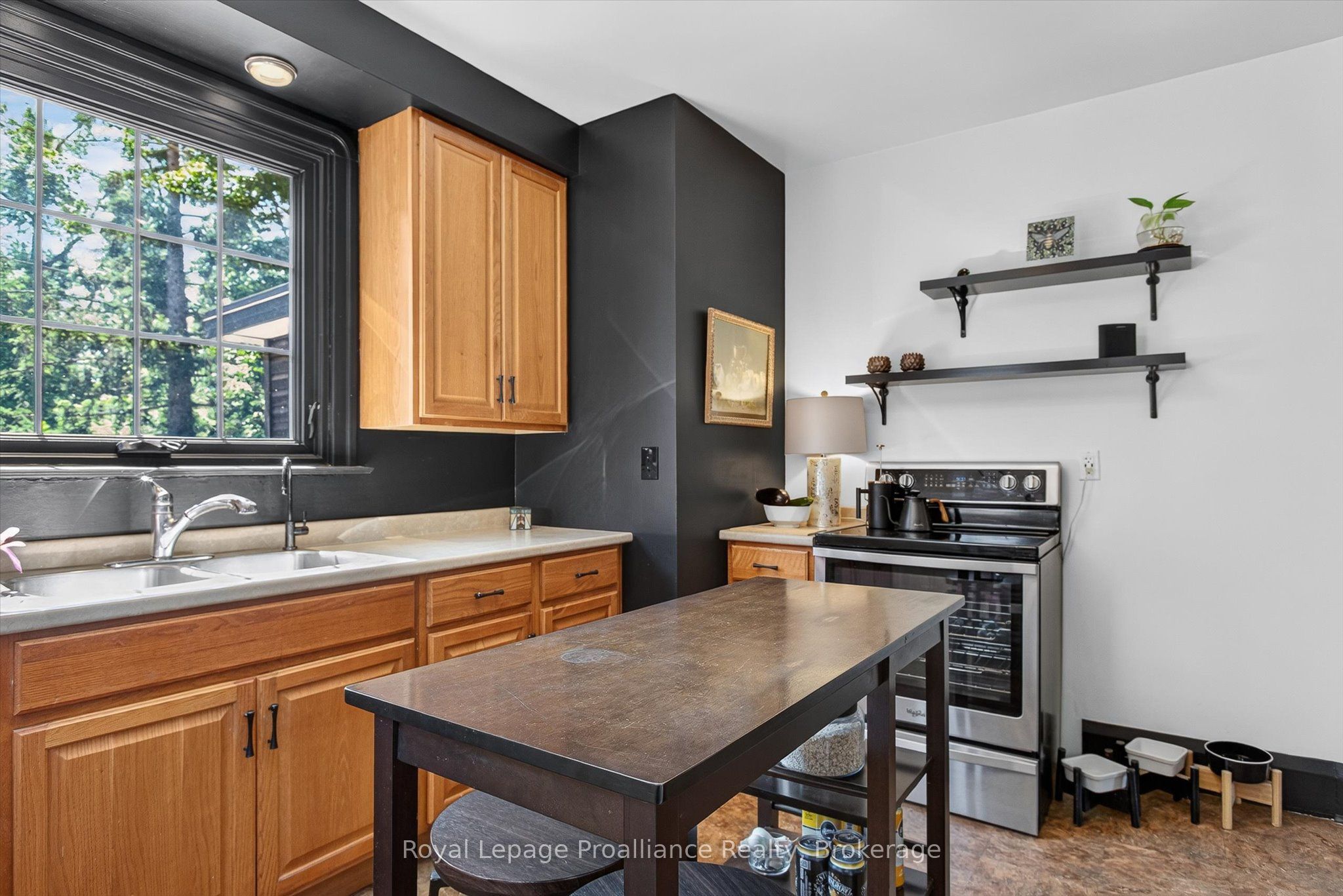 71 Lansdowne Street W Property Photo 13