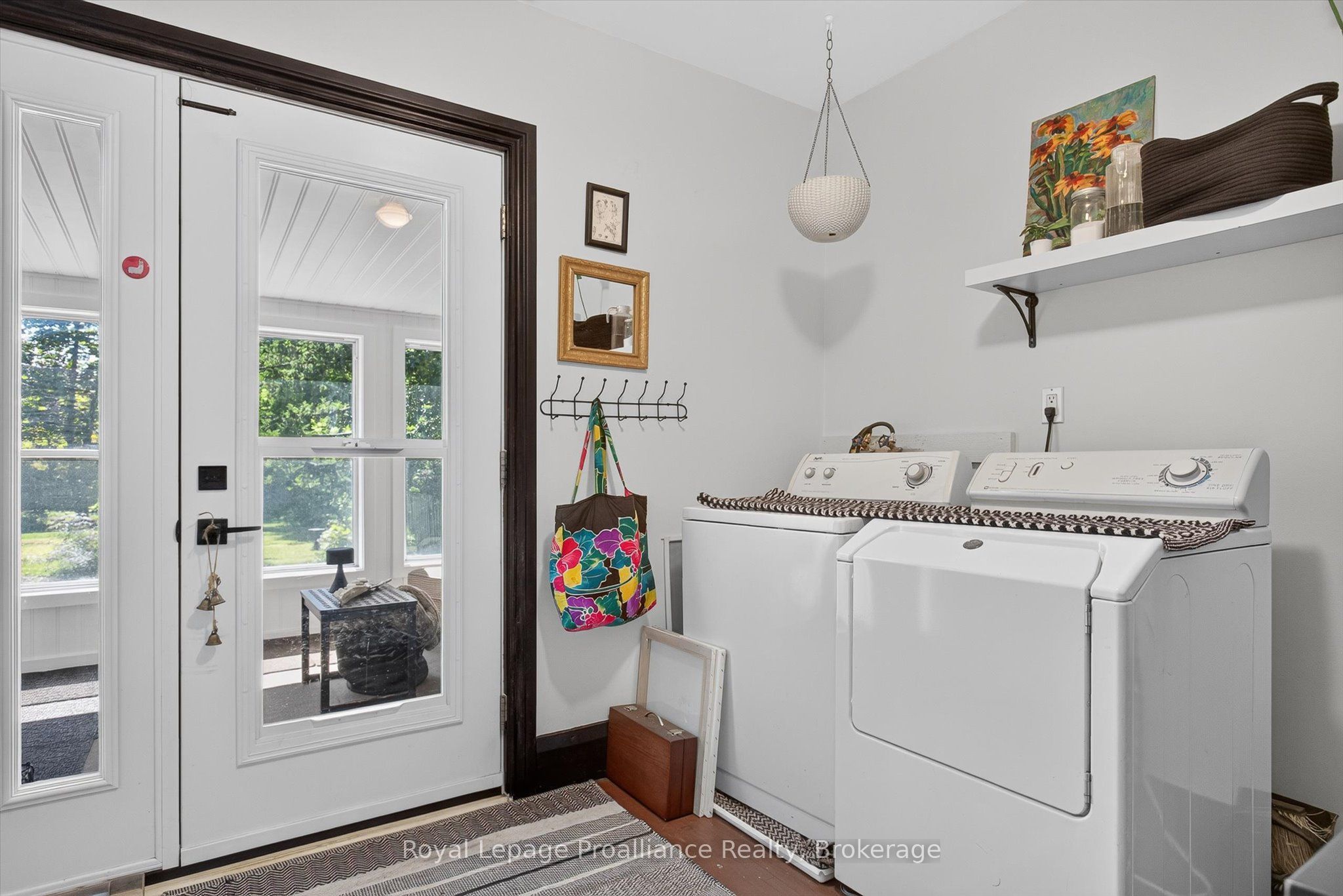 71 Lansdowne Street W Property Photo 15
