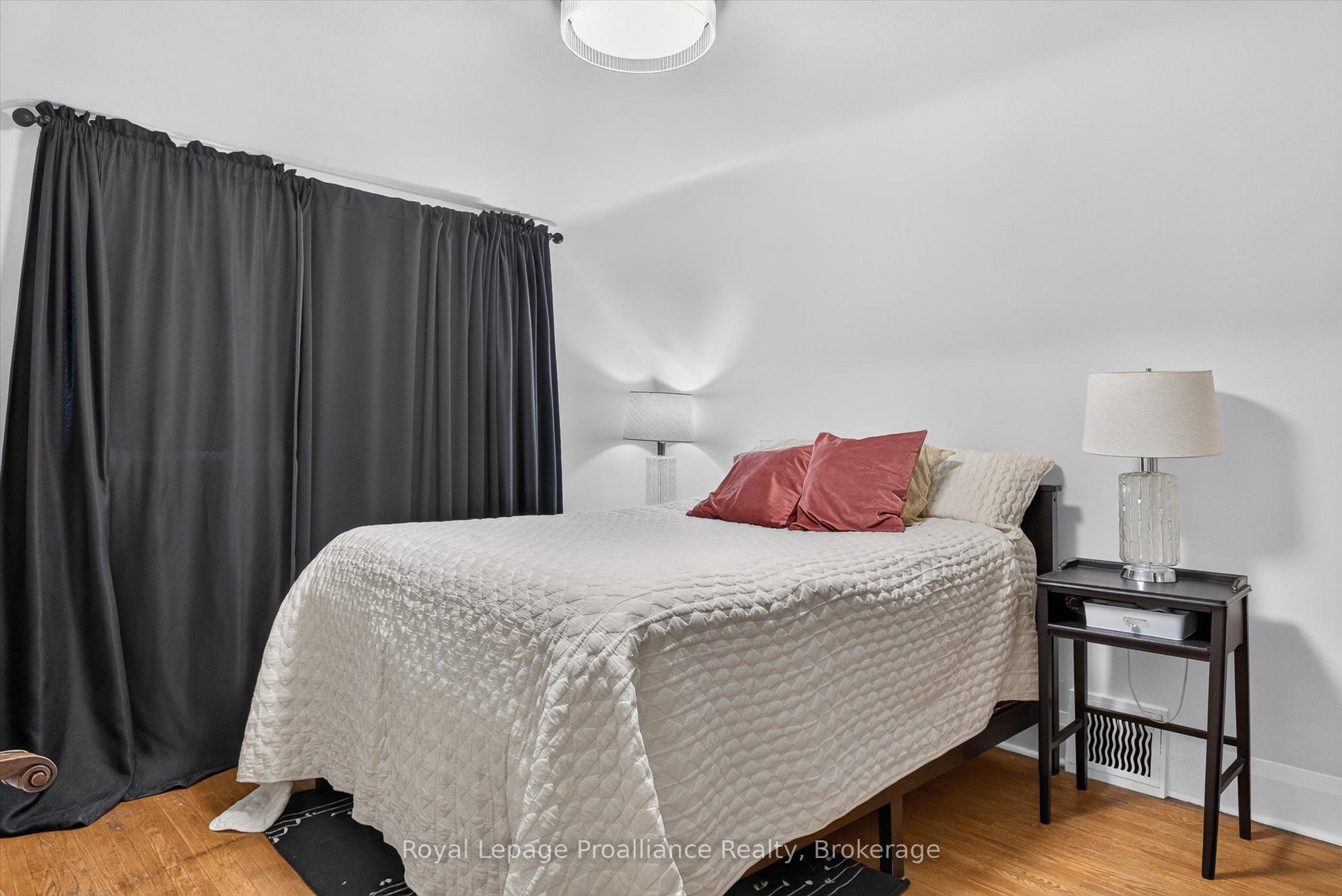 71 Lansdowne Street W Property Photo 22