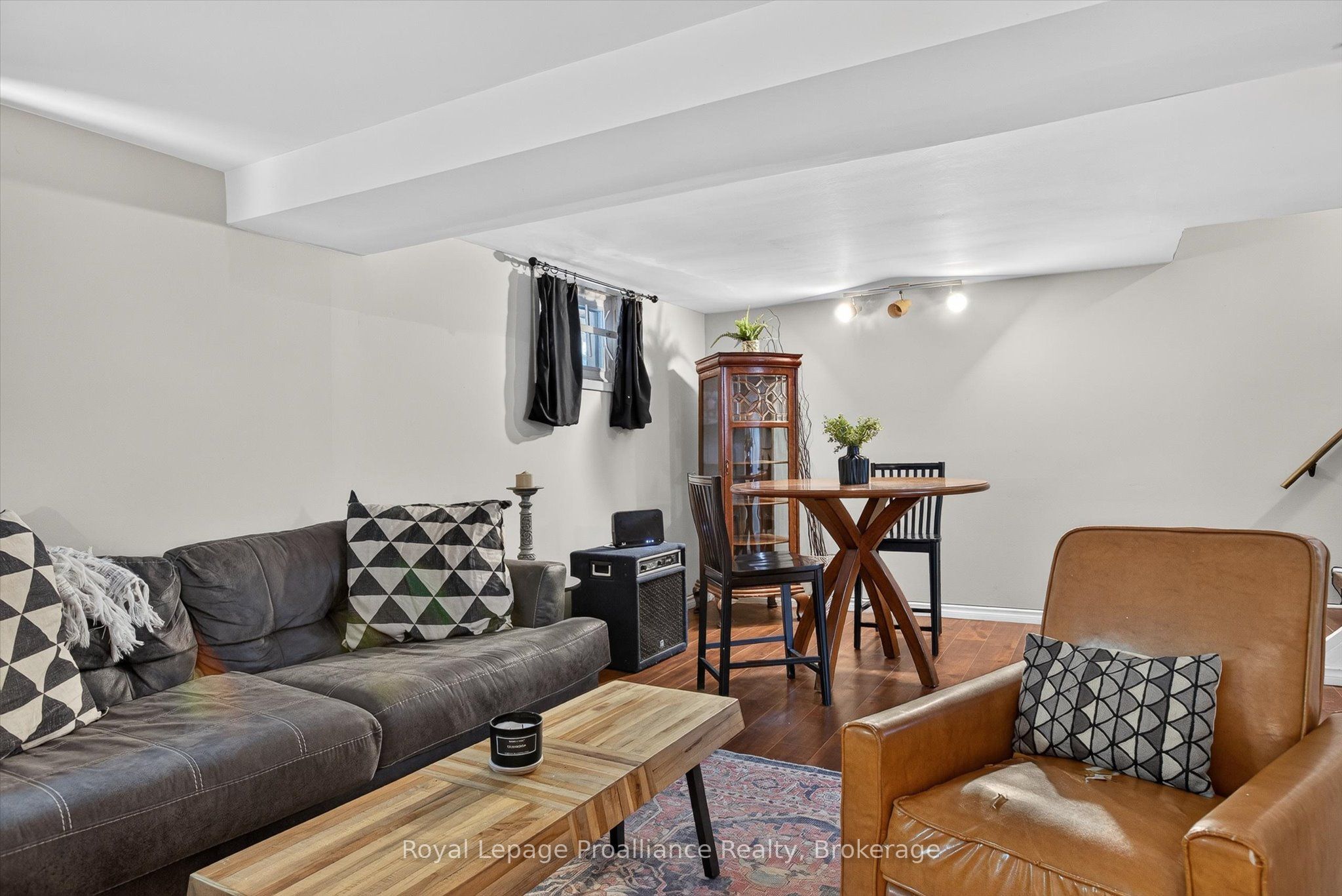 71 Lansdowne Street W Property Photo 32