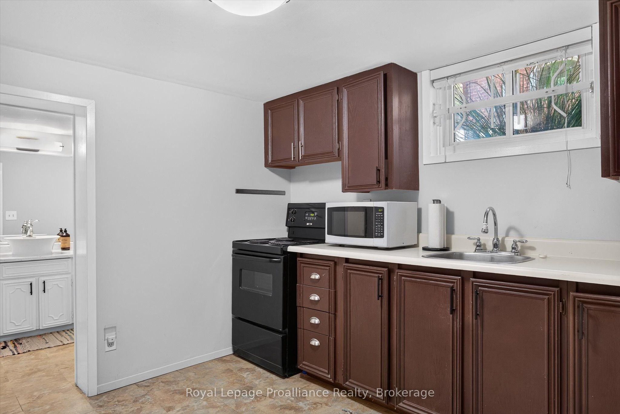 71 Lansdowne Street W Property Photo 38