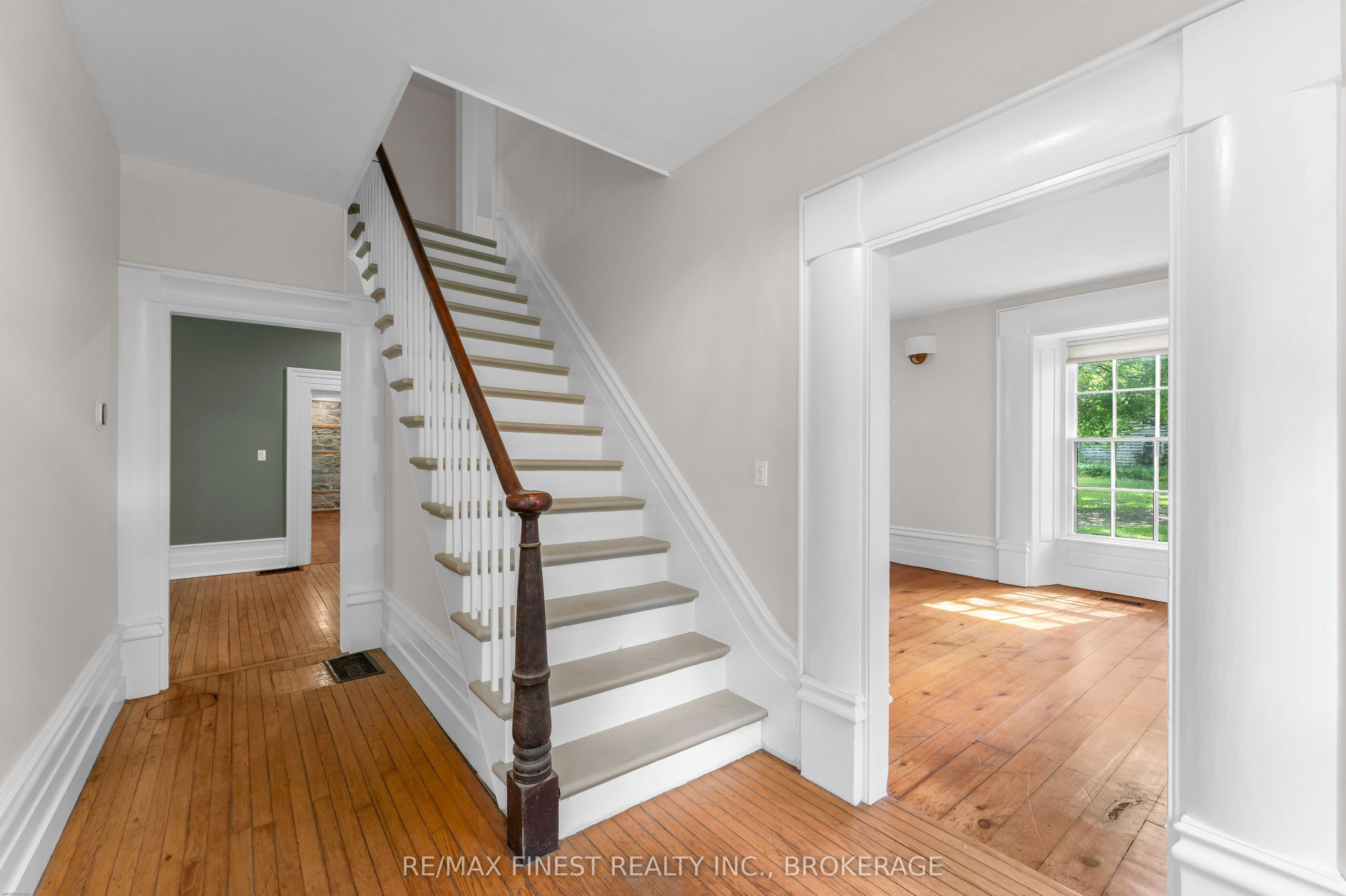 4247 Henderson Road Property Photo 4