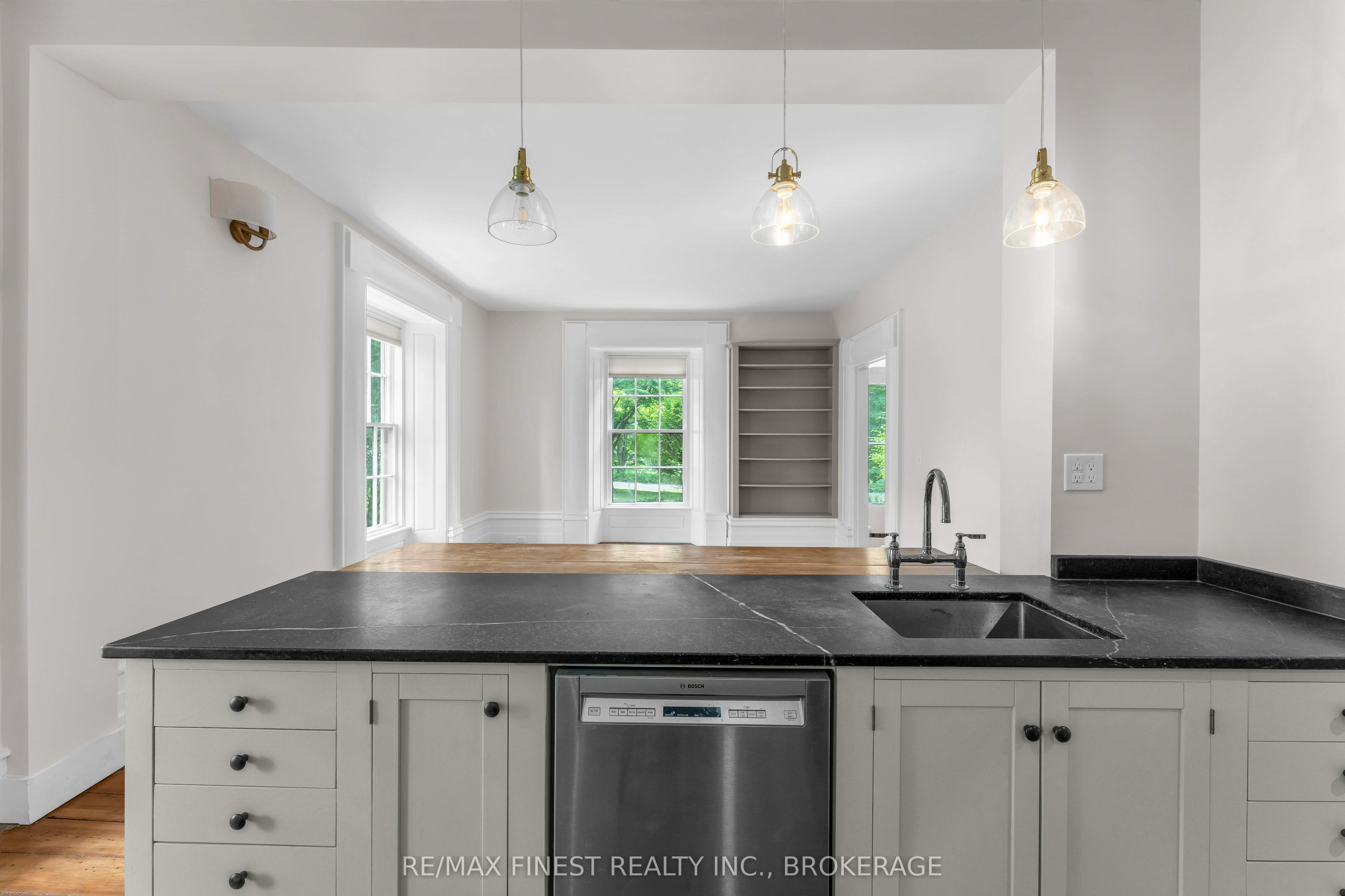 4247 Henderson Road Property Photo 10