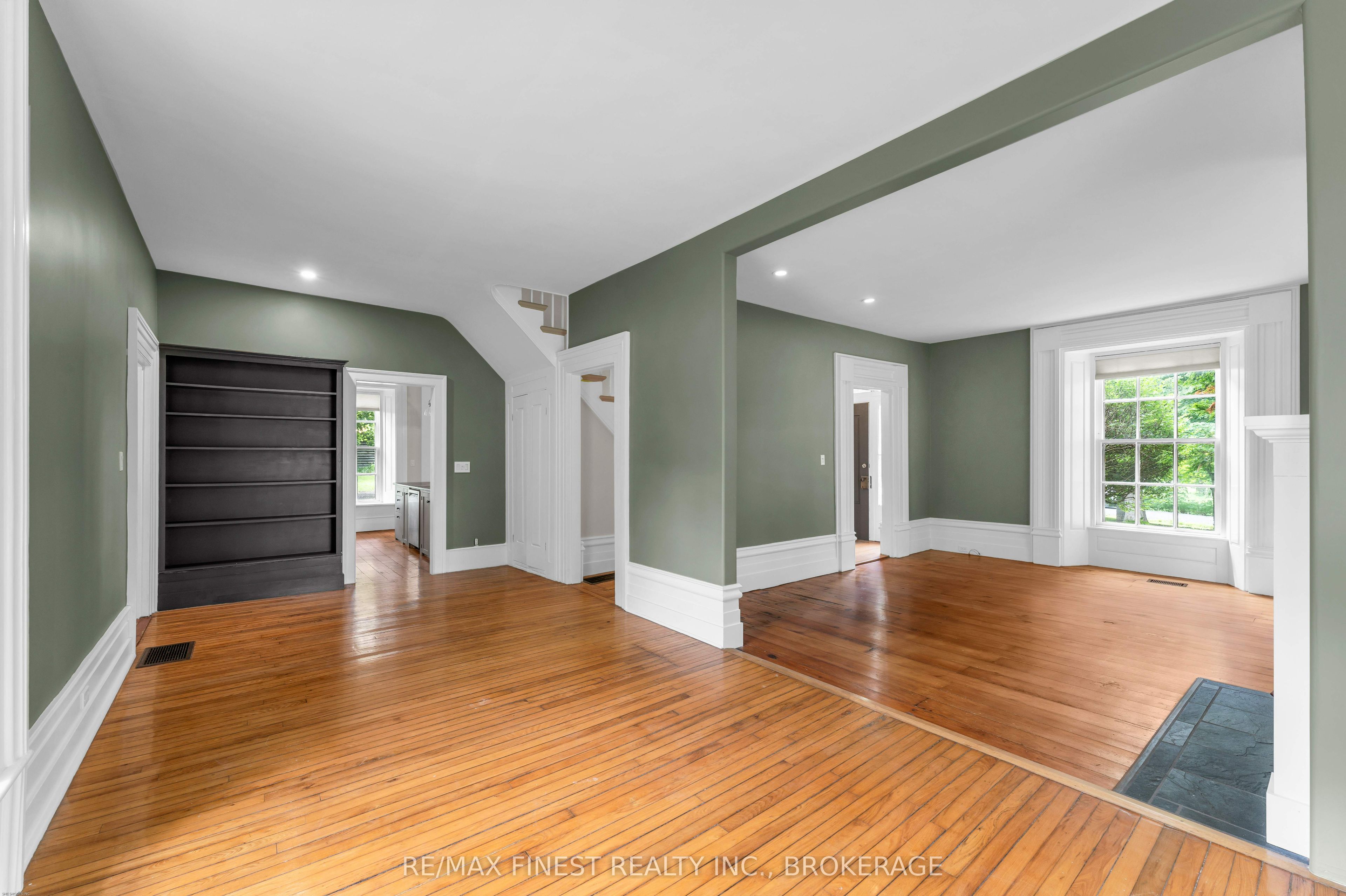 4247 Henderson Road Property Photo 18