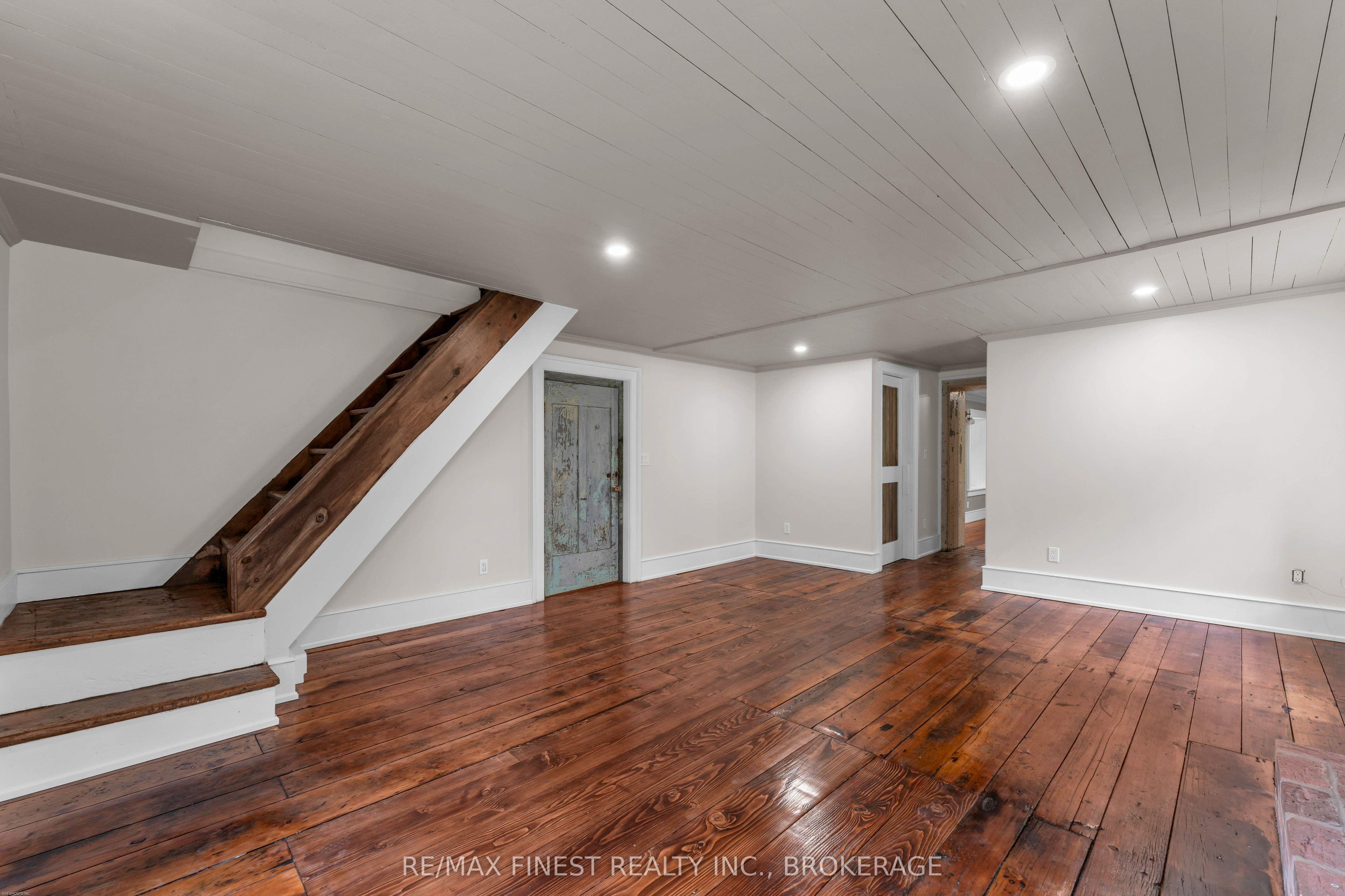 4247 Henderson Road Property Photo 21
