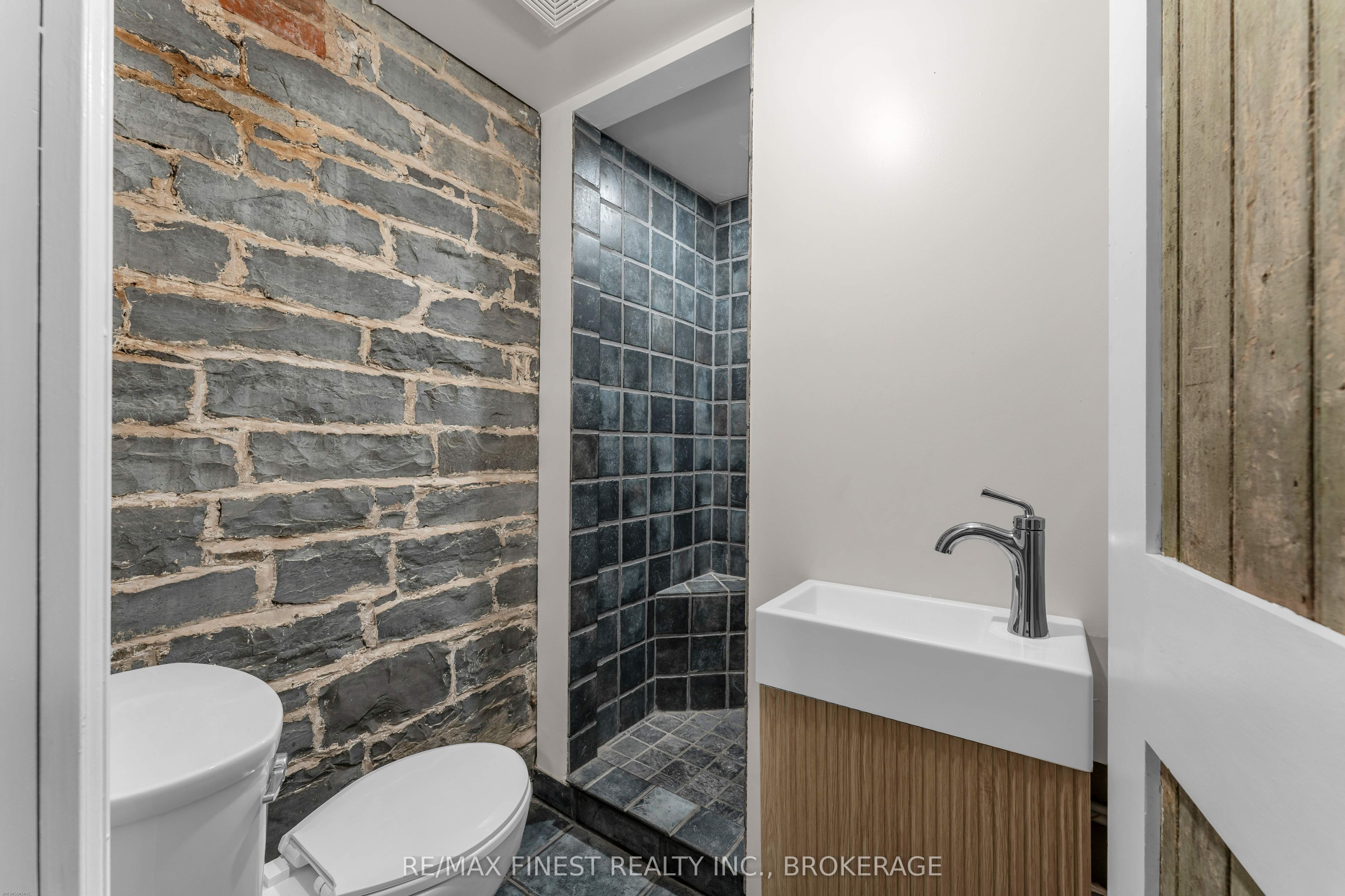 4247 Henderson Road Property Photo 23