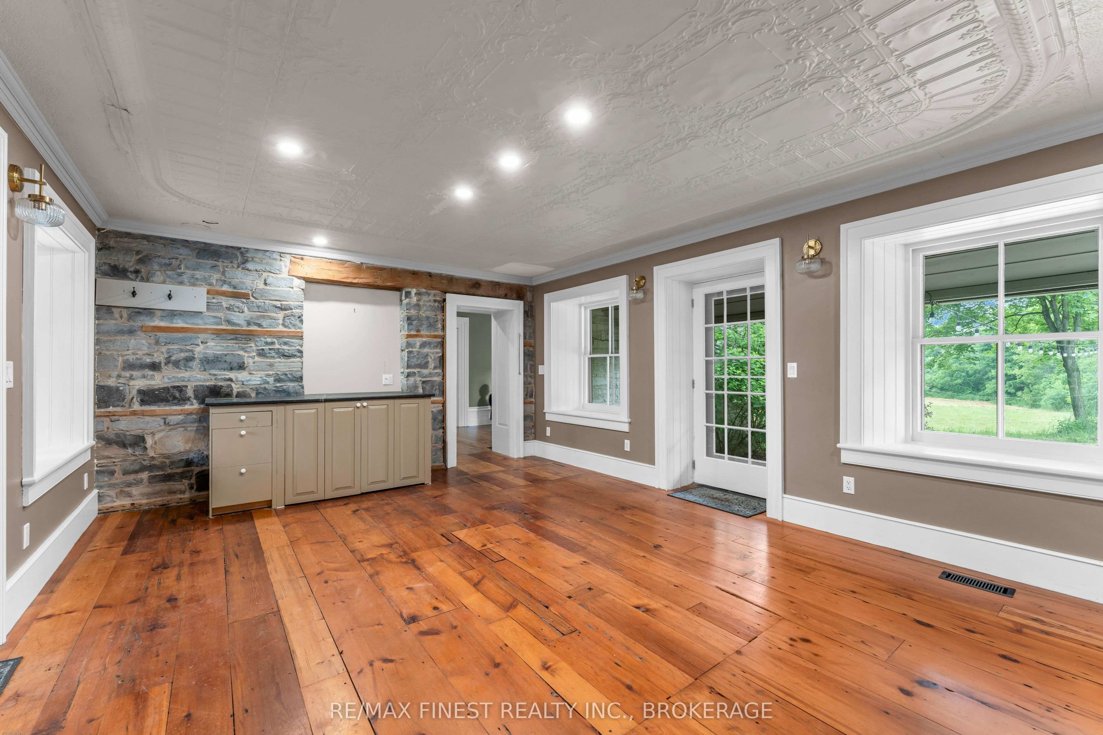 4247 Henderson Road Property Photo 28