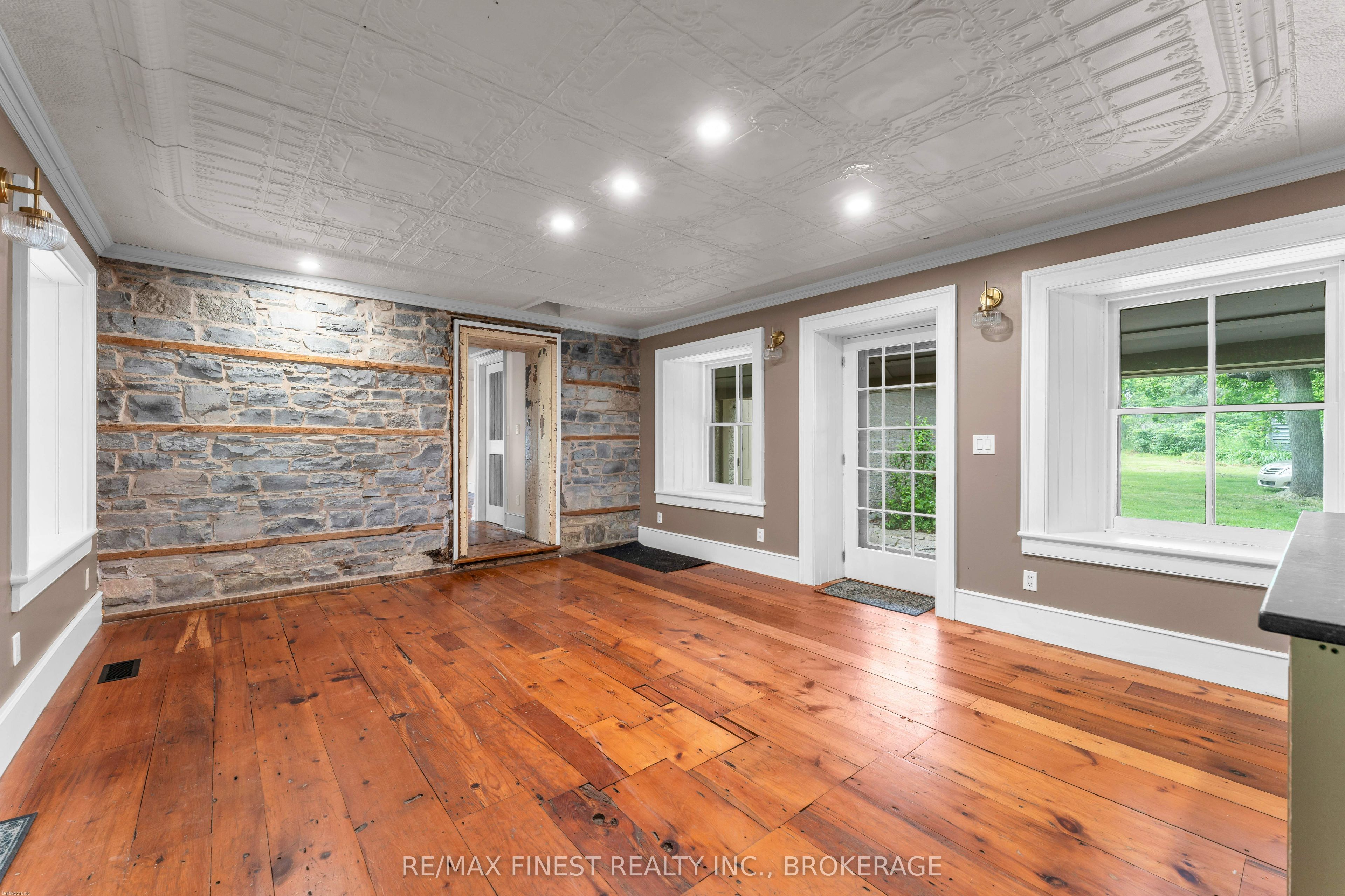 4247 Henderson Road Property Photo 29