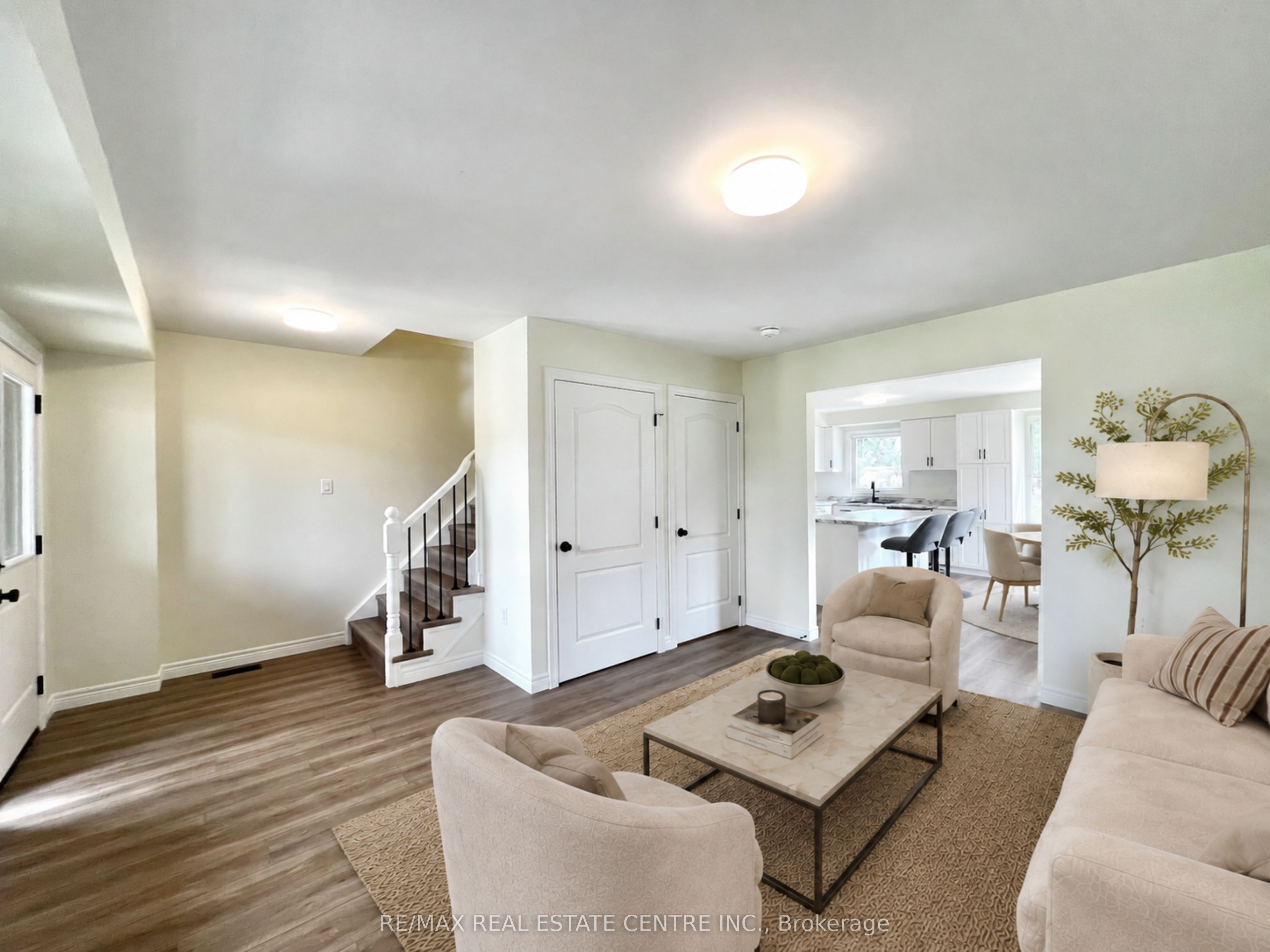 716 Russel Court Property Photo 4