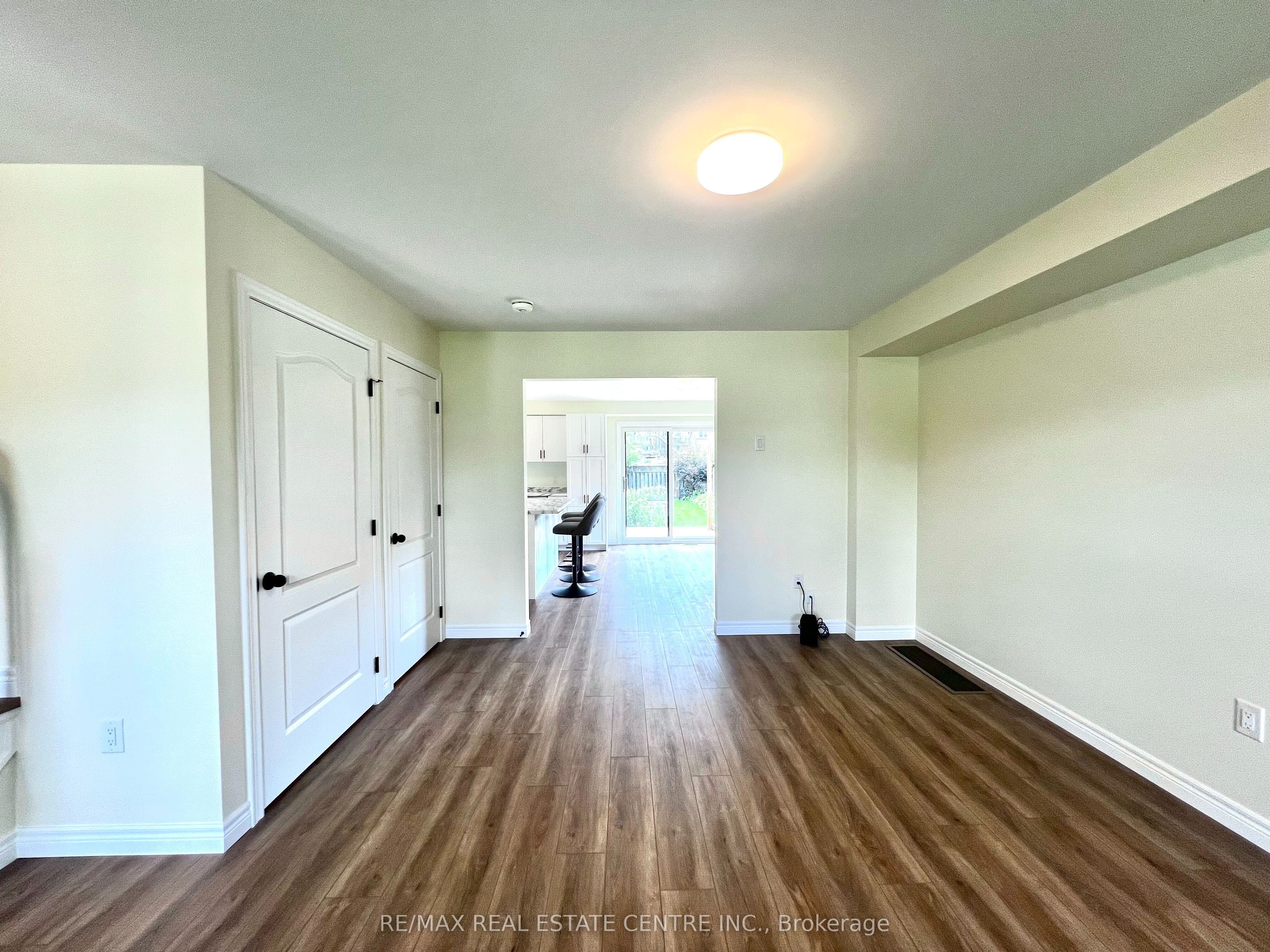 716 Russel Court Property Photo 6