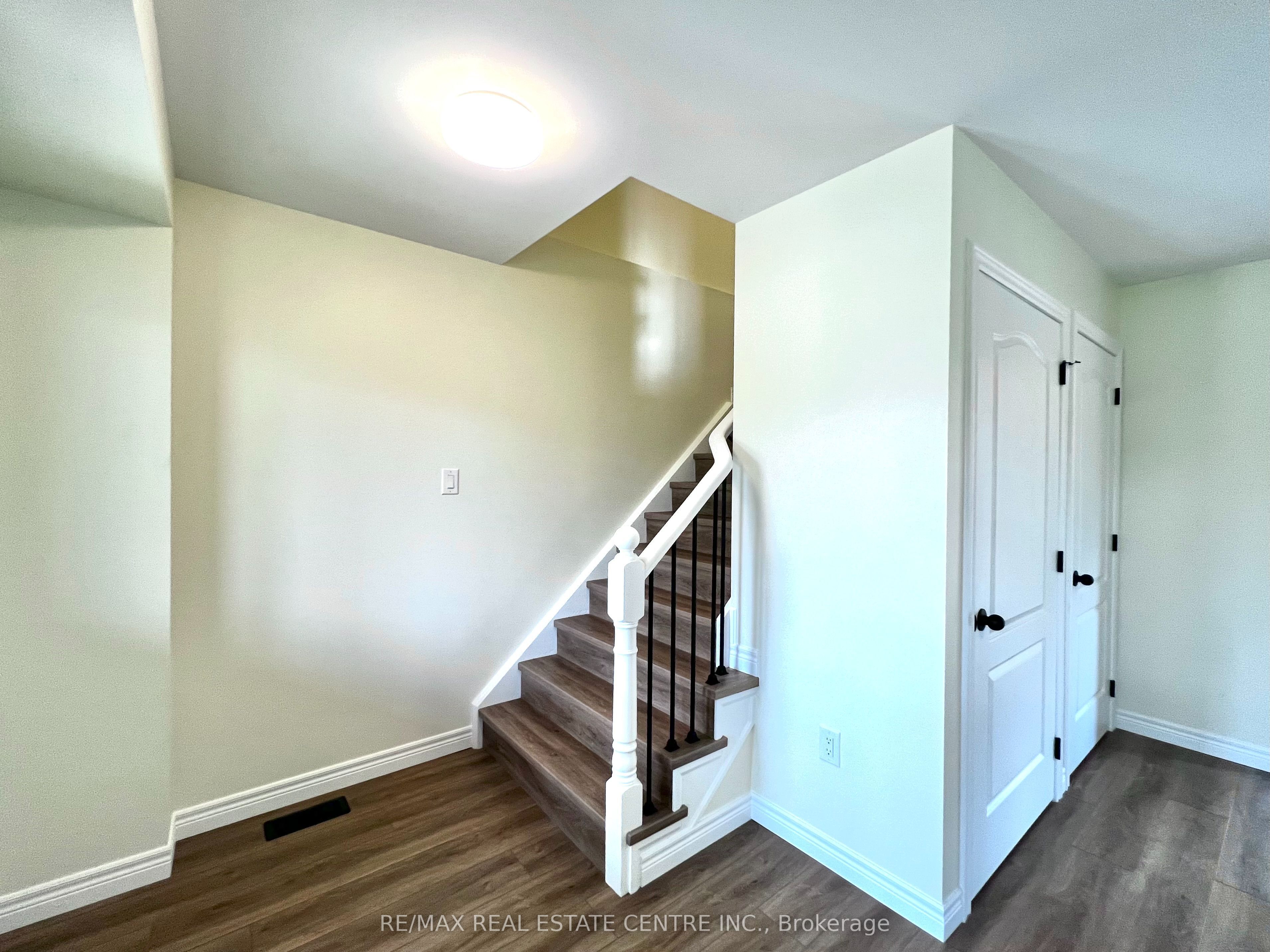 716 Russel Court Property Photo 15
