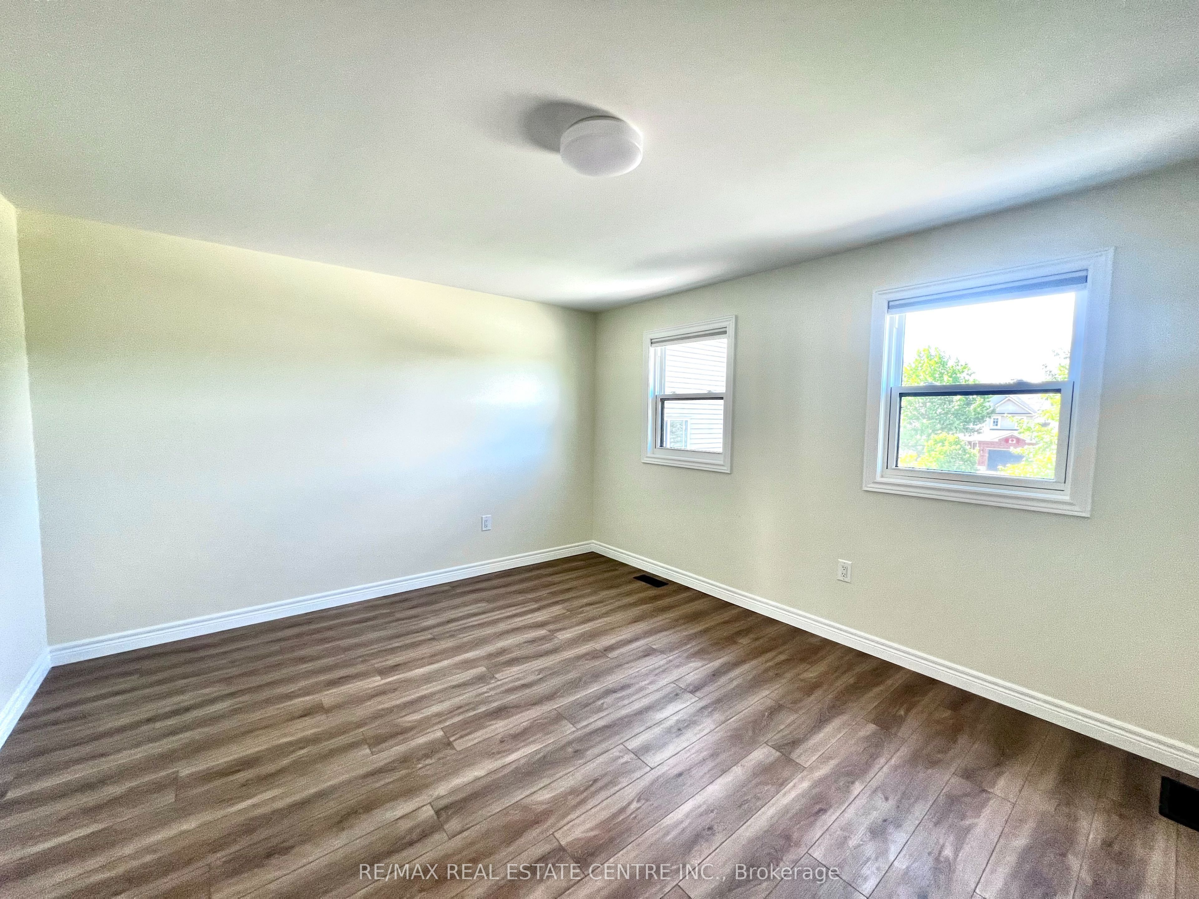 716 Russel Court Property Photo 27