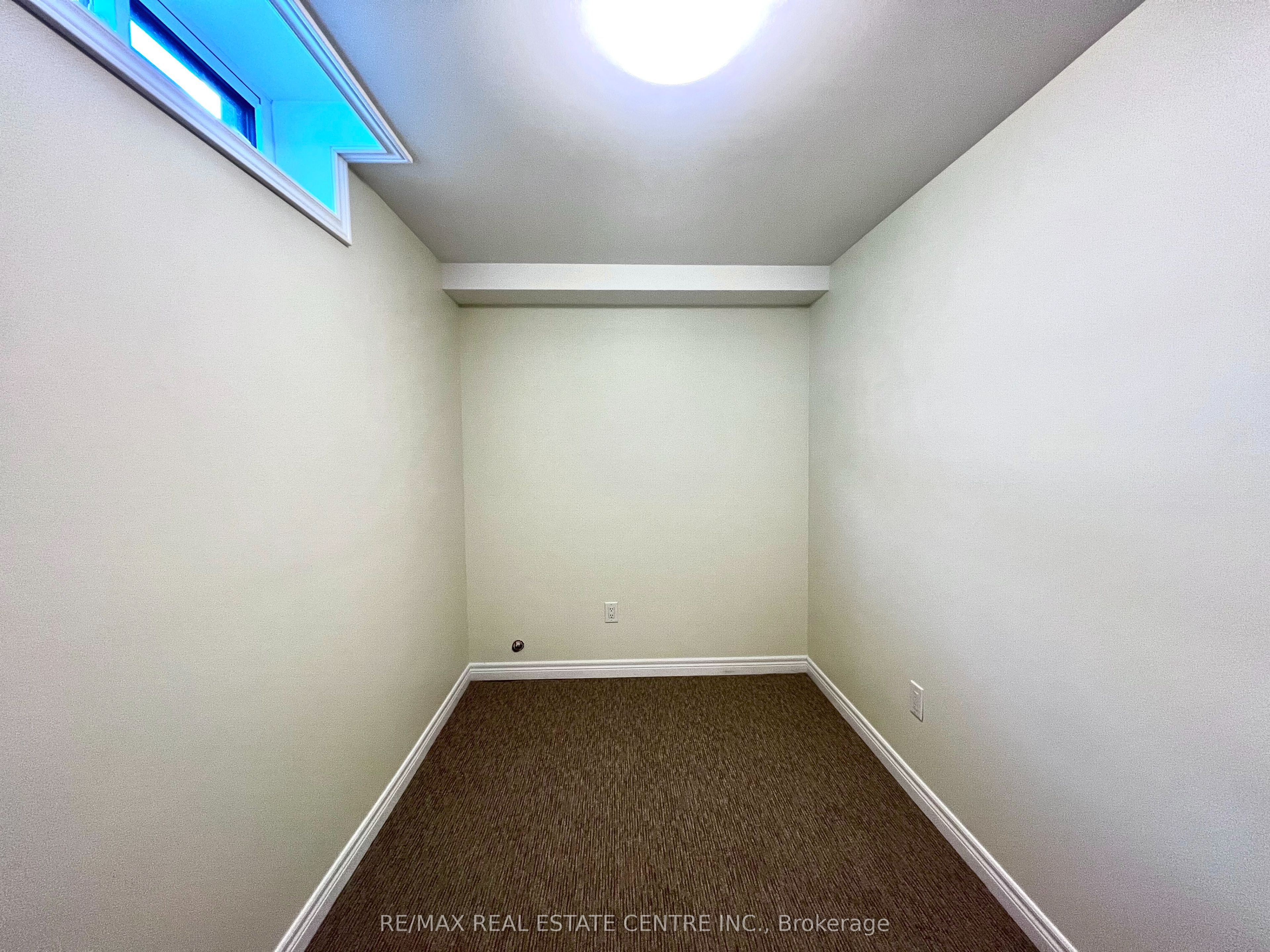 716 Russel Court Property Photo 31