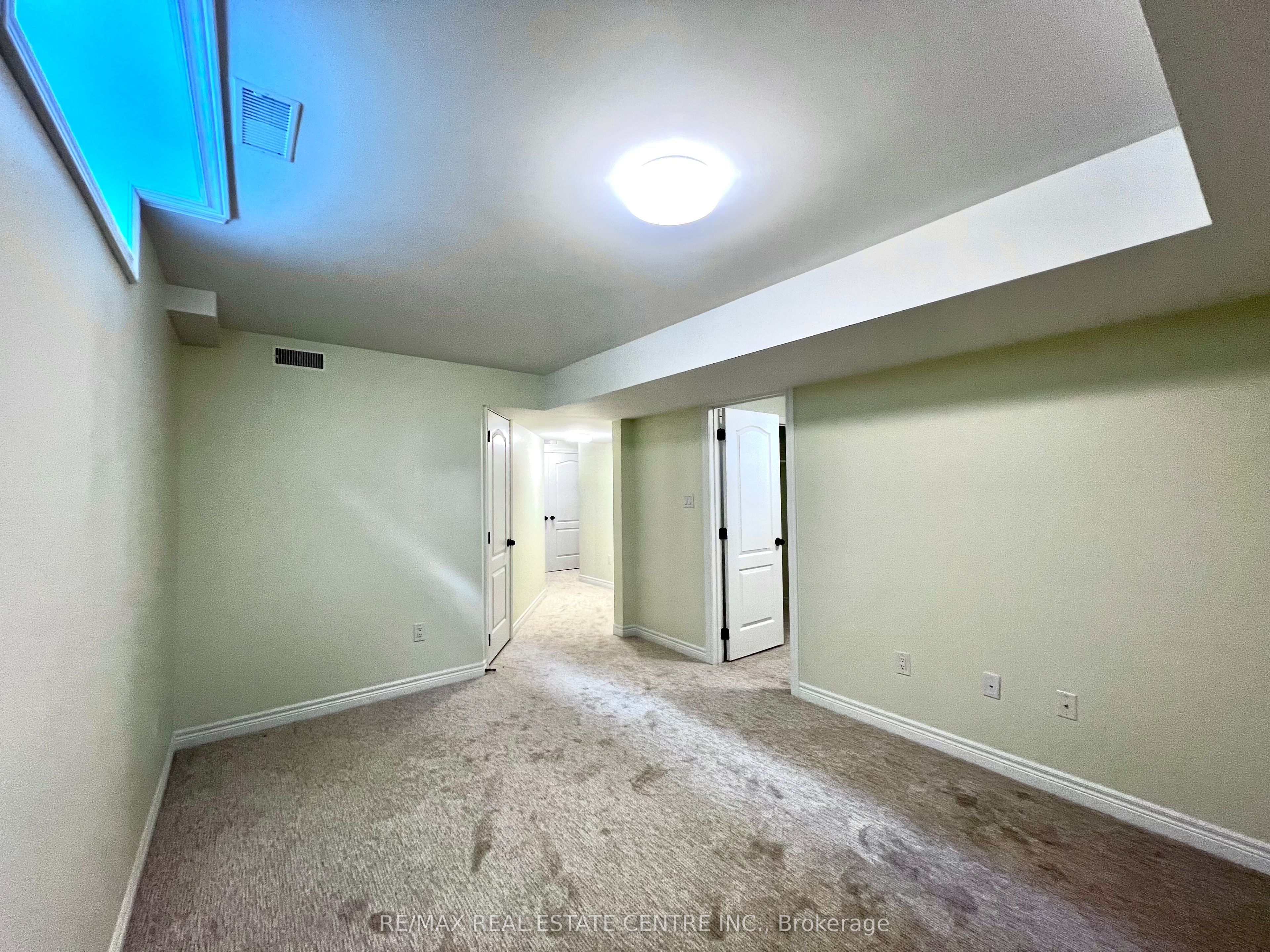 716 Russel Court Property Photo 33