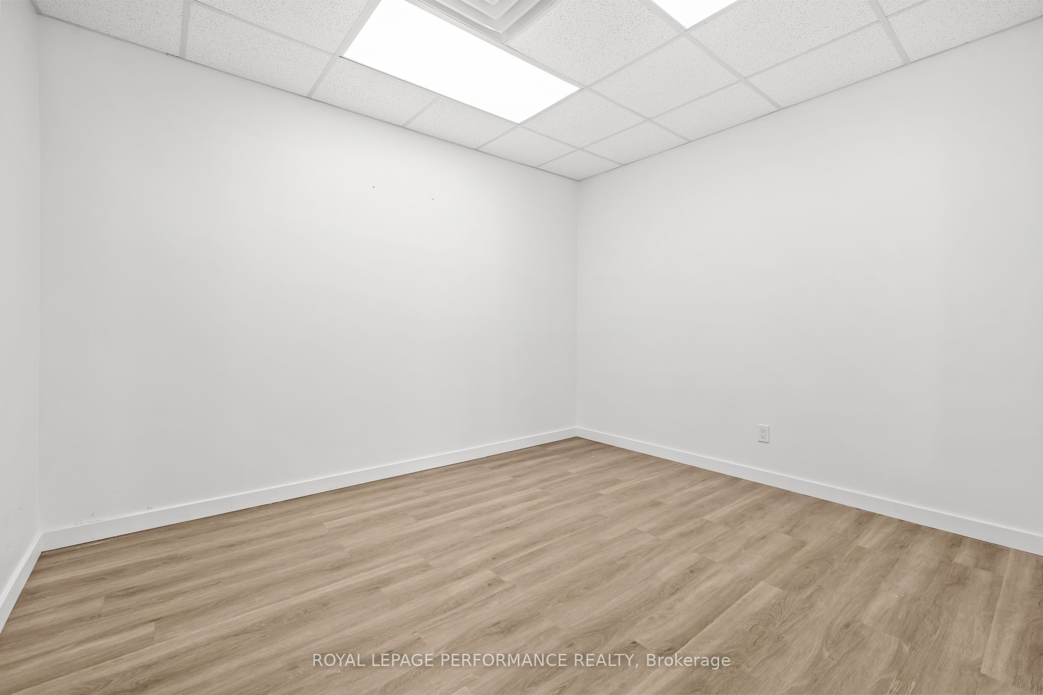 5470 Canotek Road 40 Property Photo 15