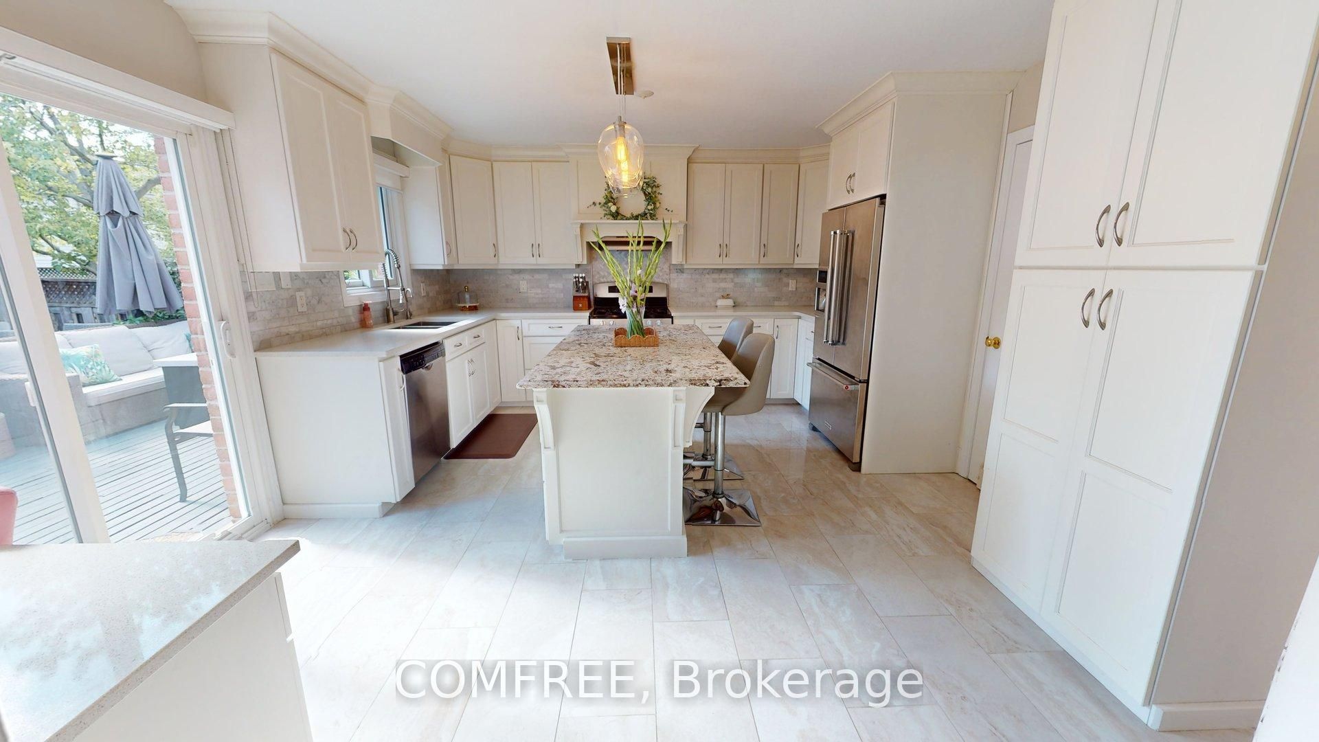 723 Munich Circle Property Photo 7