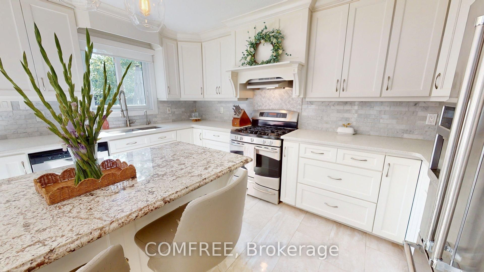 723 Munich Circle Property Photo 8