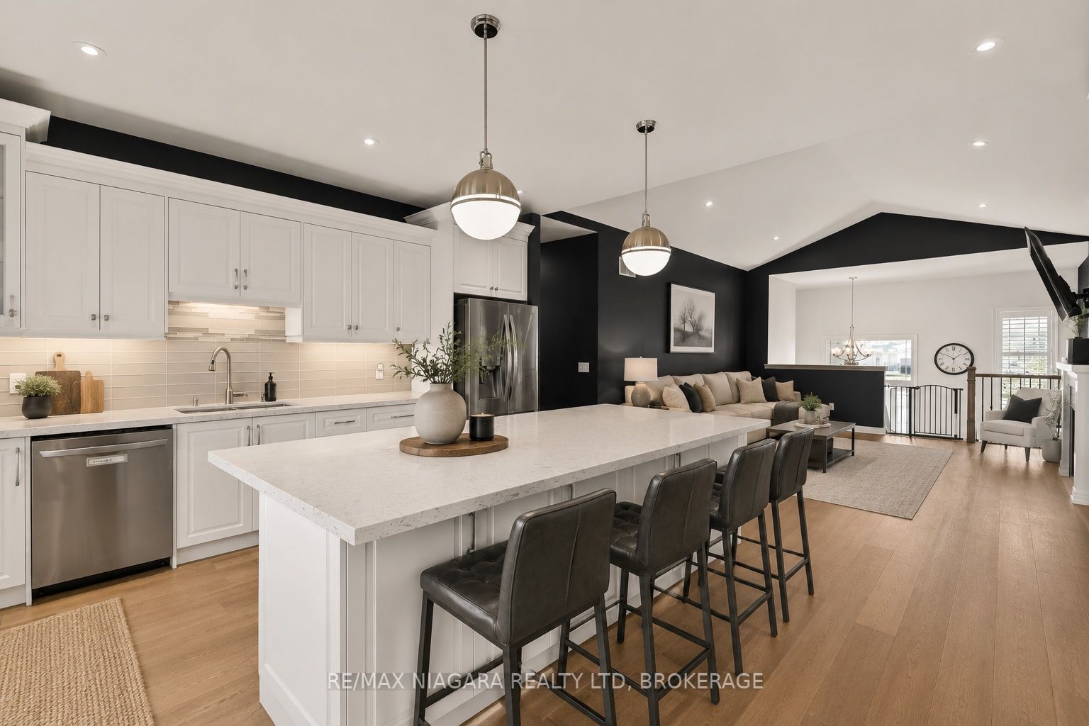 3 Delicious Court Property Photo 7