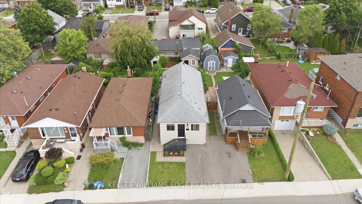 22 Delena Avenue N Property Photo 1