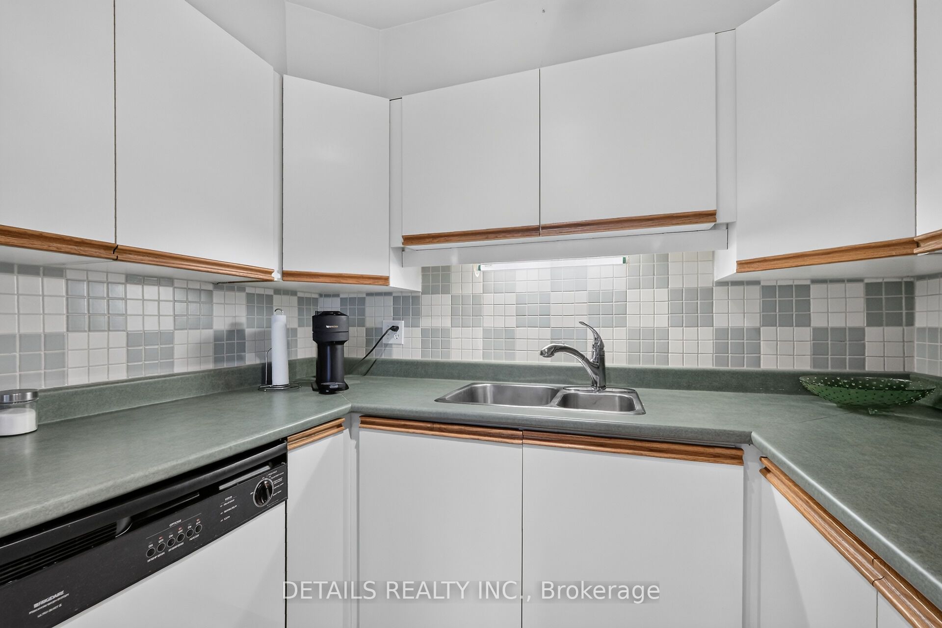 1 Stonebank Crescent 7 Property Photo 24