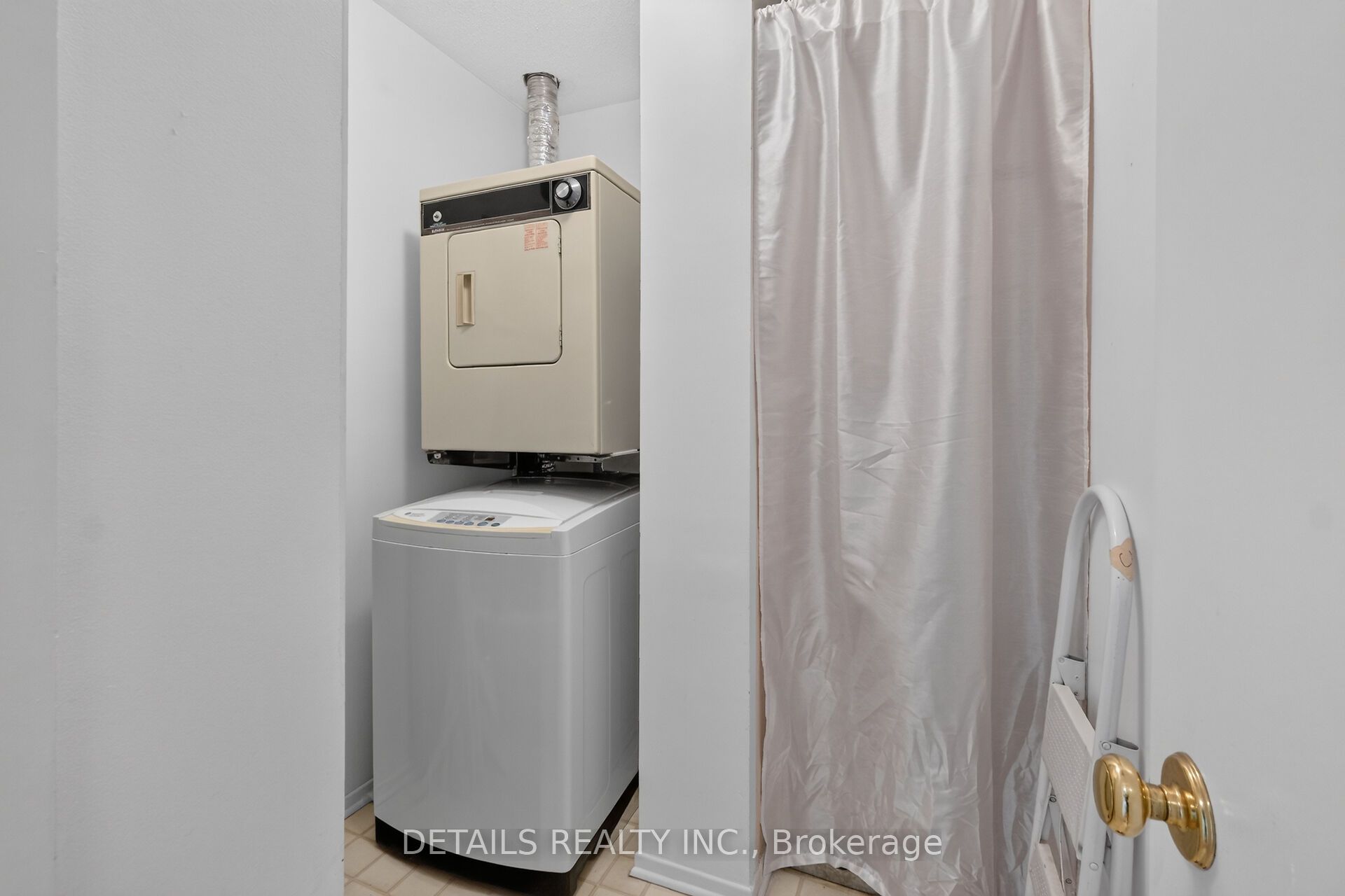 1 Stonebank Crescent 7 Property Photo 32