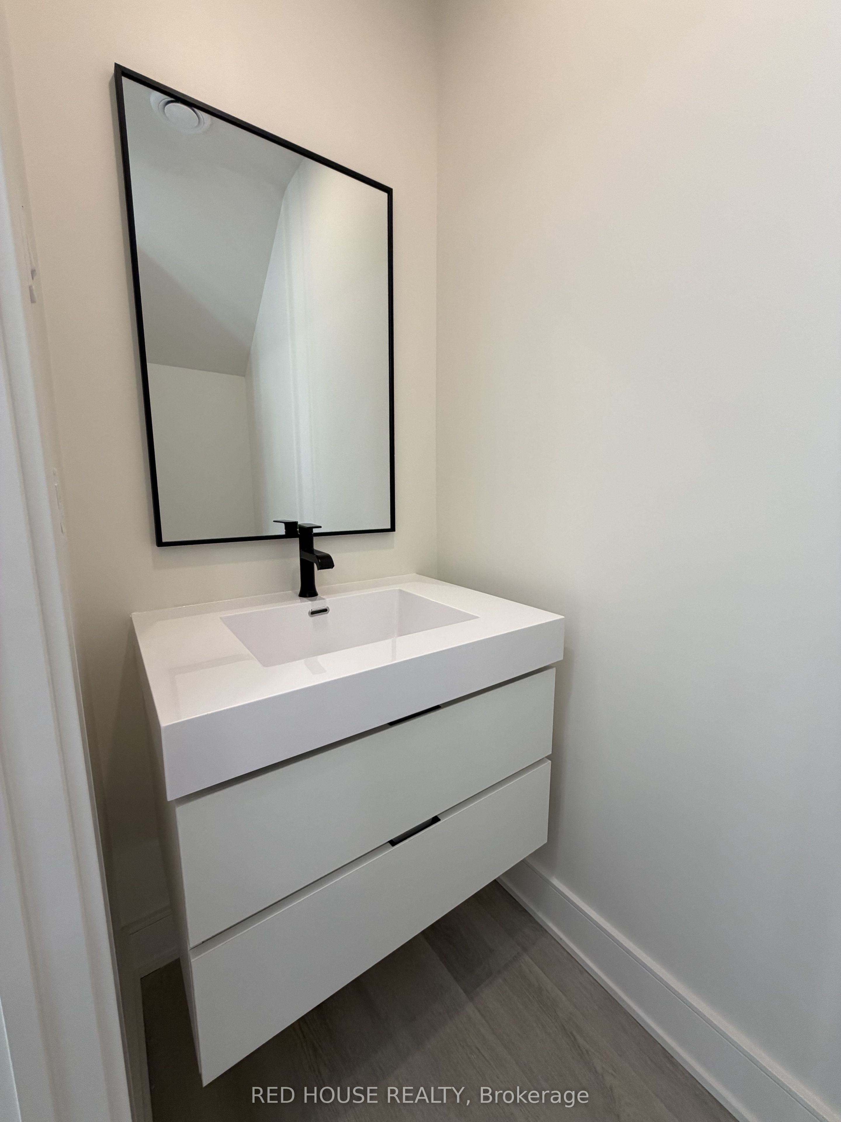 59 Everett Common Property Photo 7
