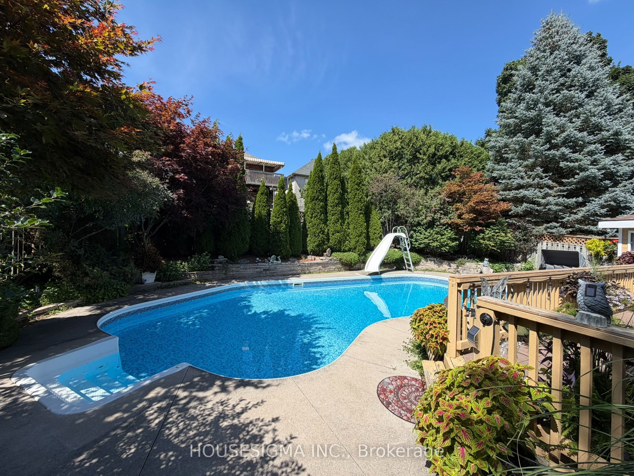 18 Jennifer Gardens Property Photo 3