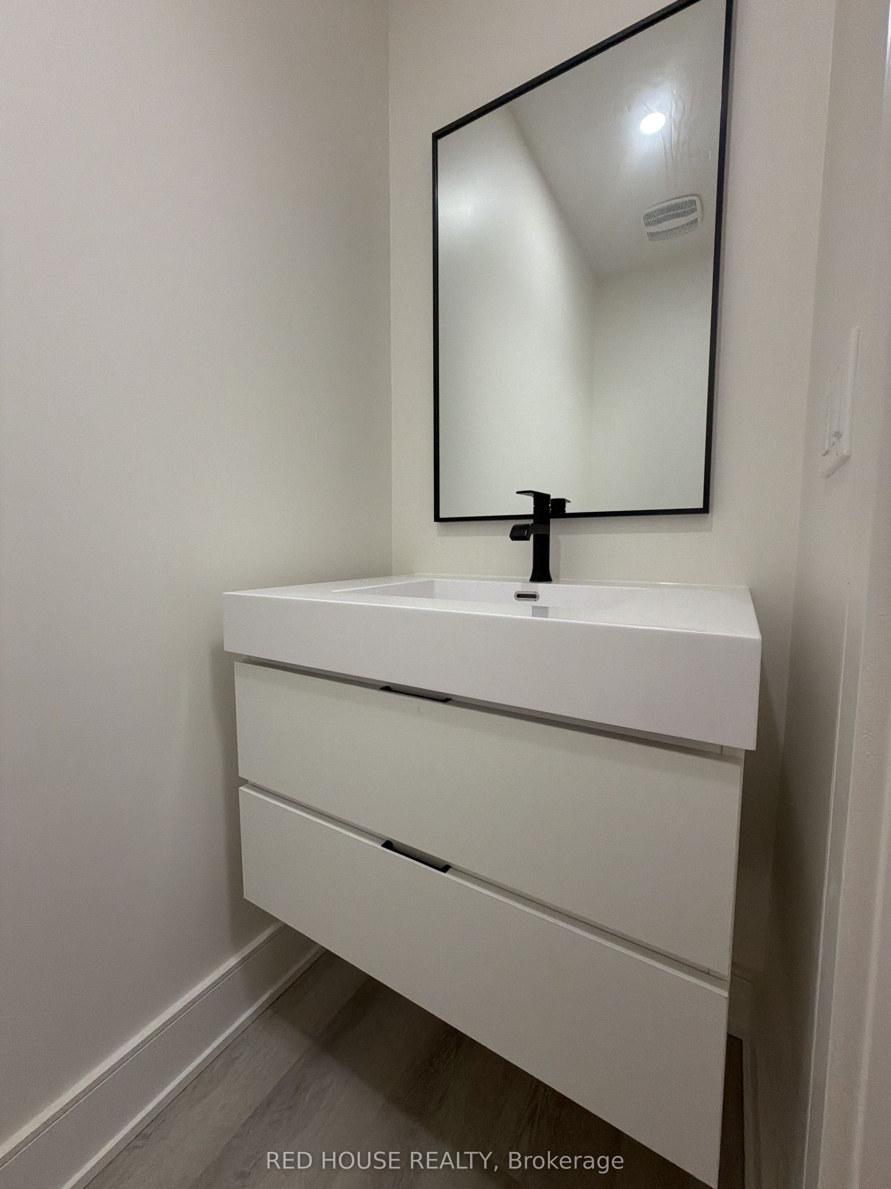 69 Everett Common Property Photo 12