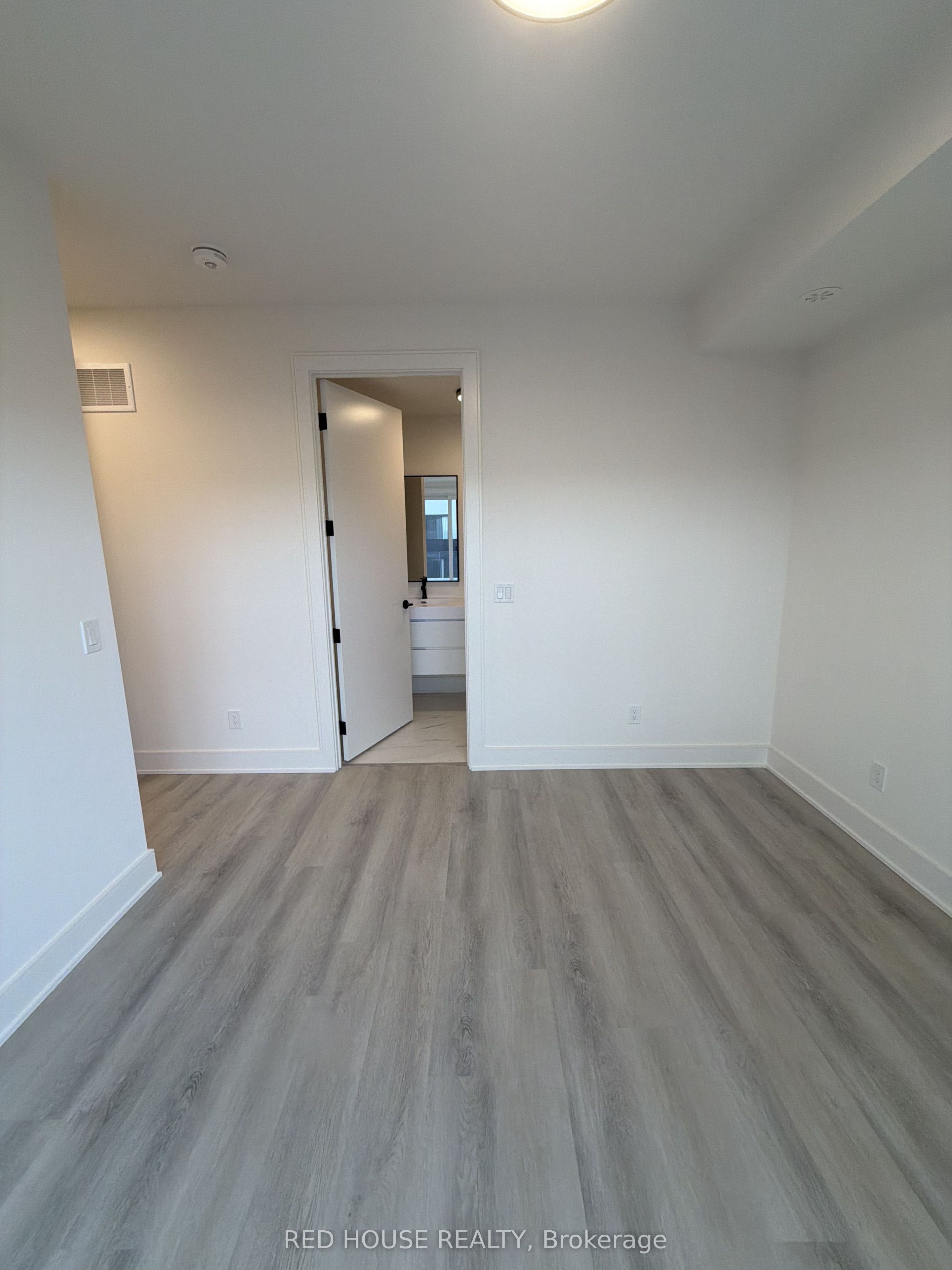 69 Everett Common Property Photo 28