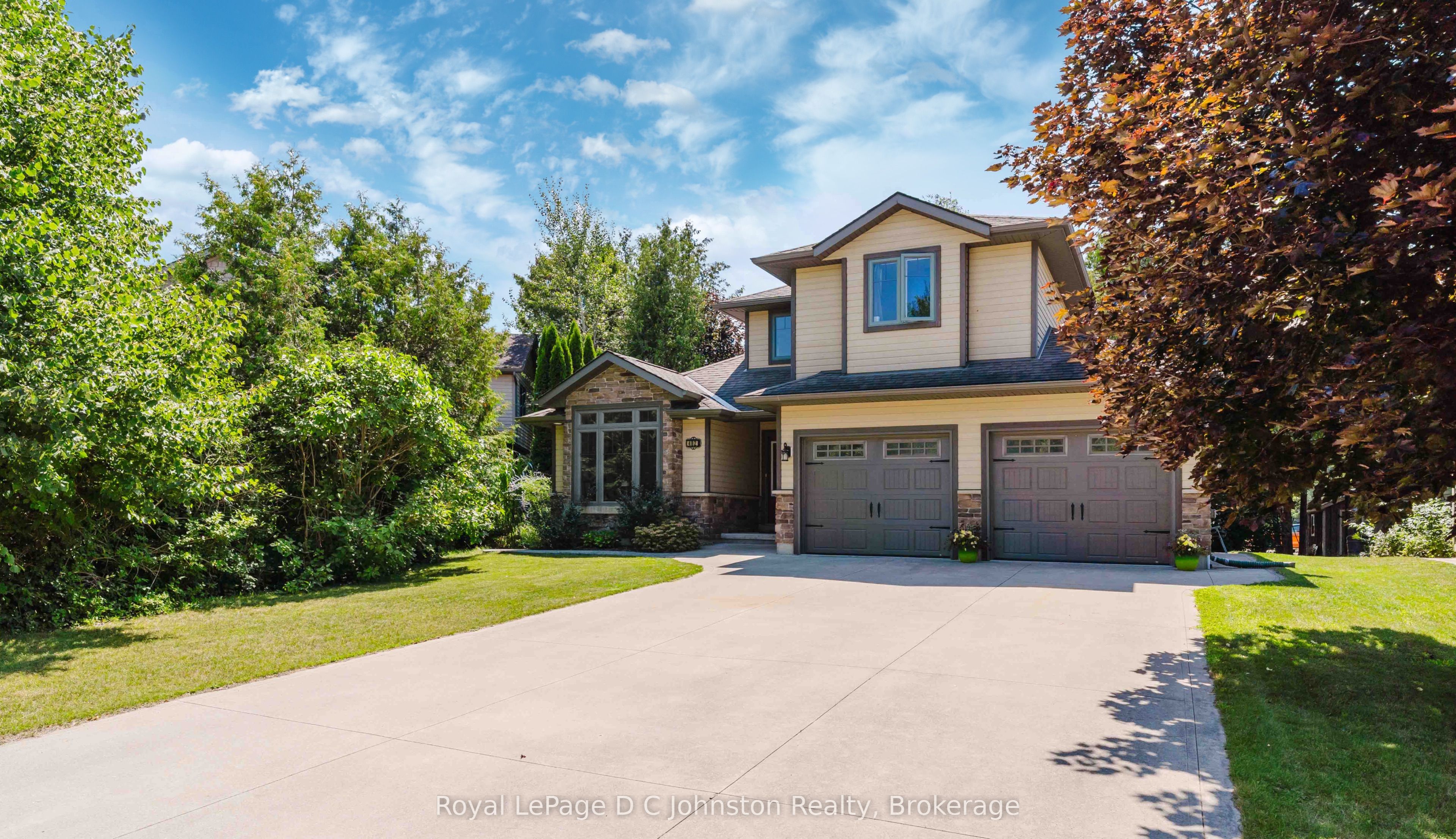 482 CREEKWOOD Drive