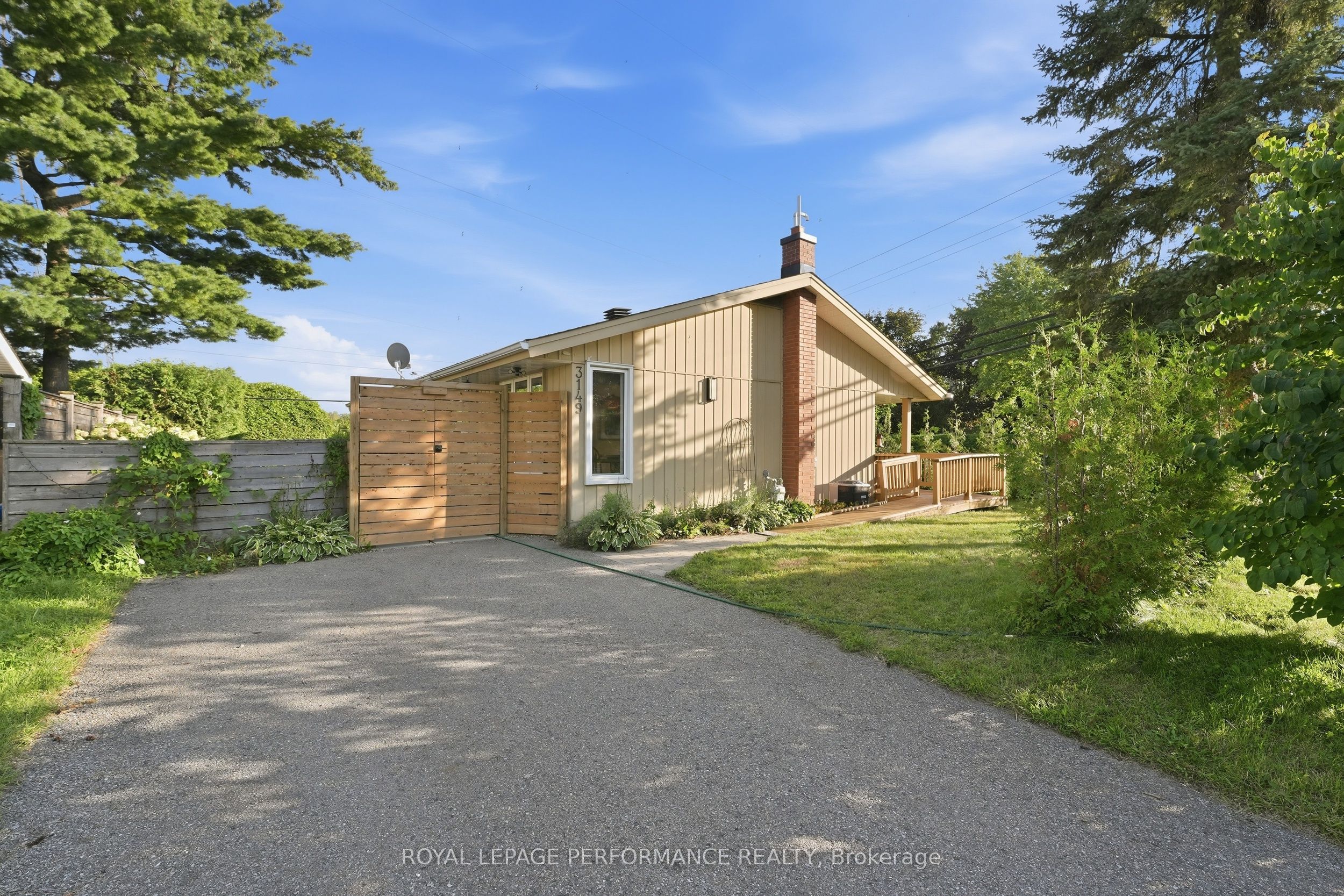 3149 Southmore Drive E Property Photo 1