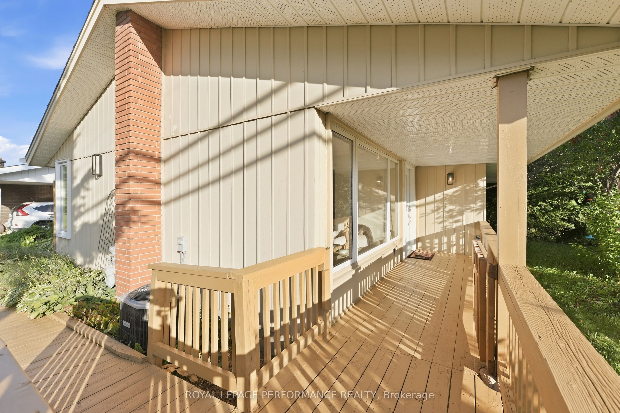 3149 Southmore Drive E Property Photo 3