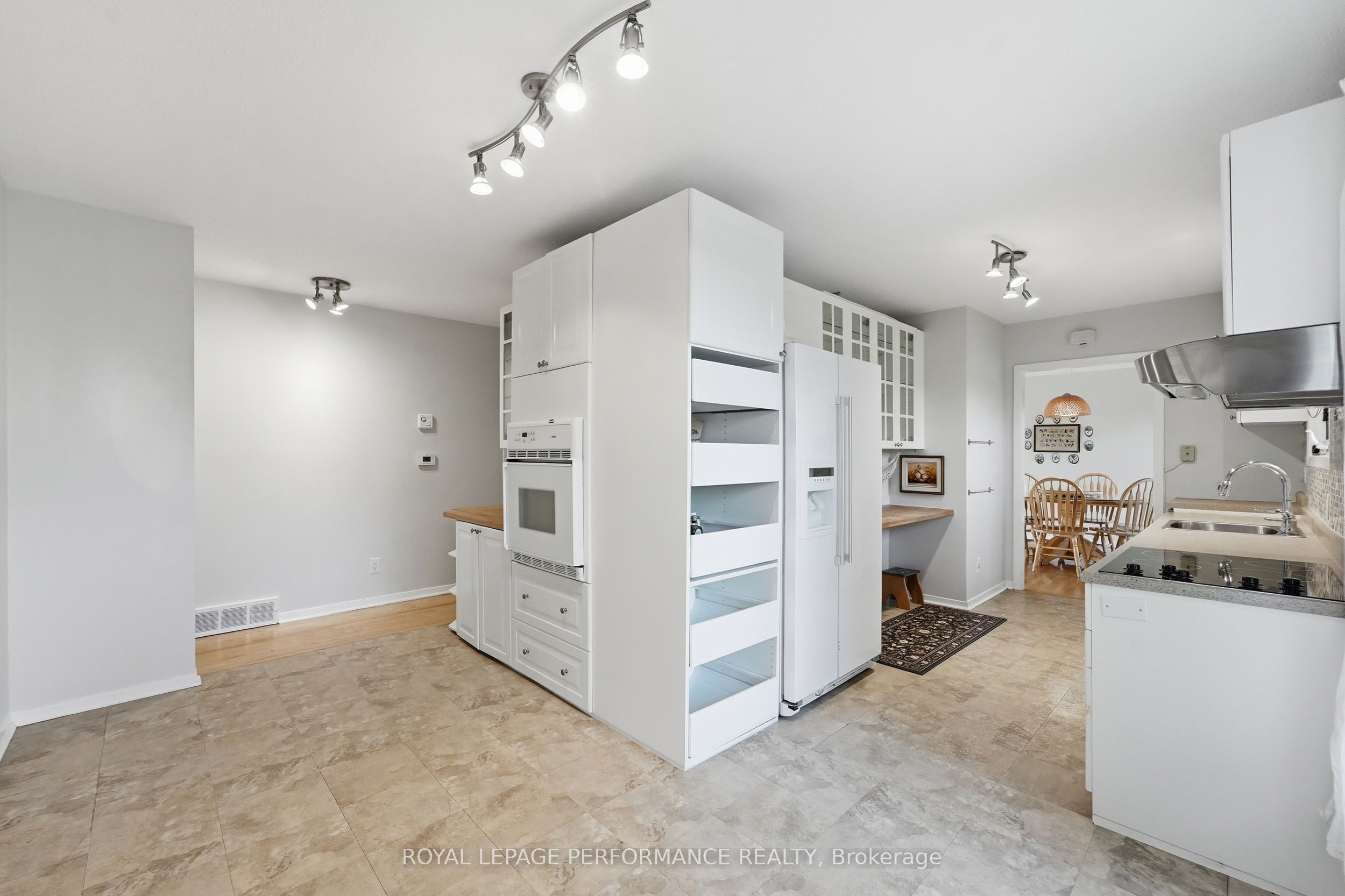 3149 Southmore Drive E Property Photo 12