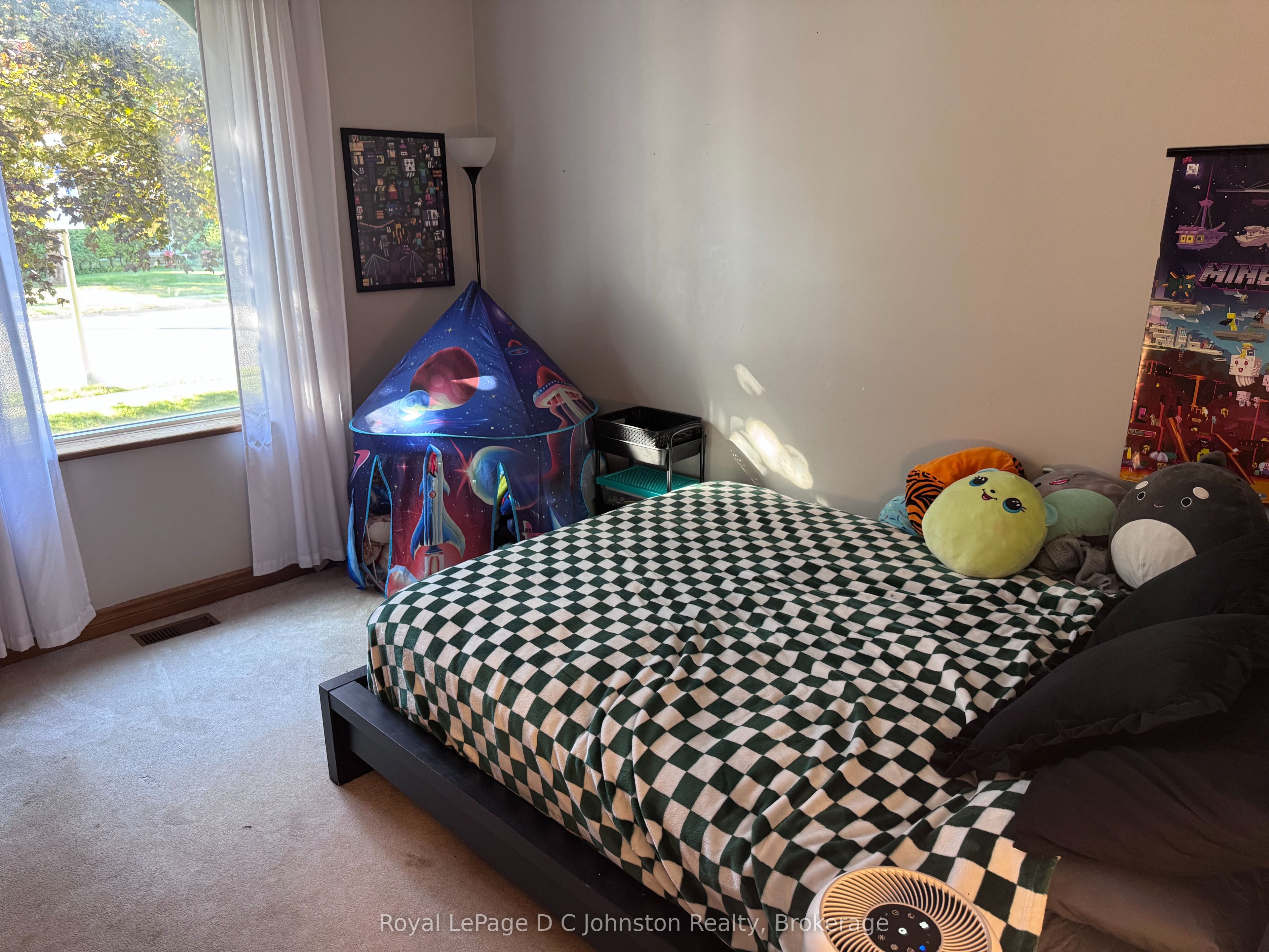 43 Albert Street N Property Photo 6