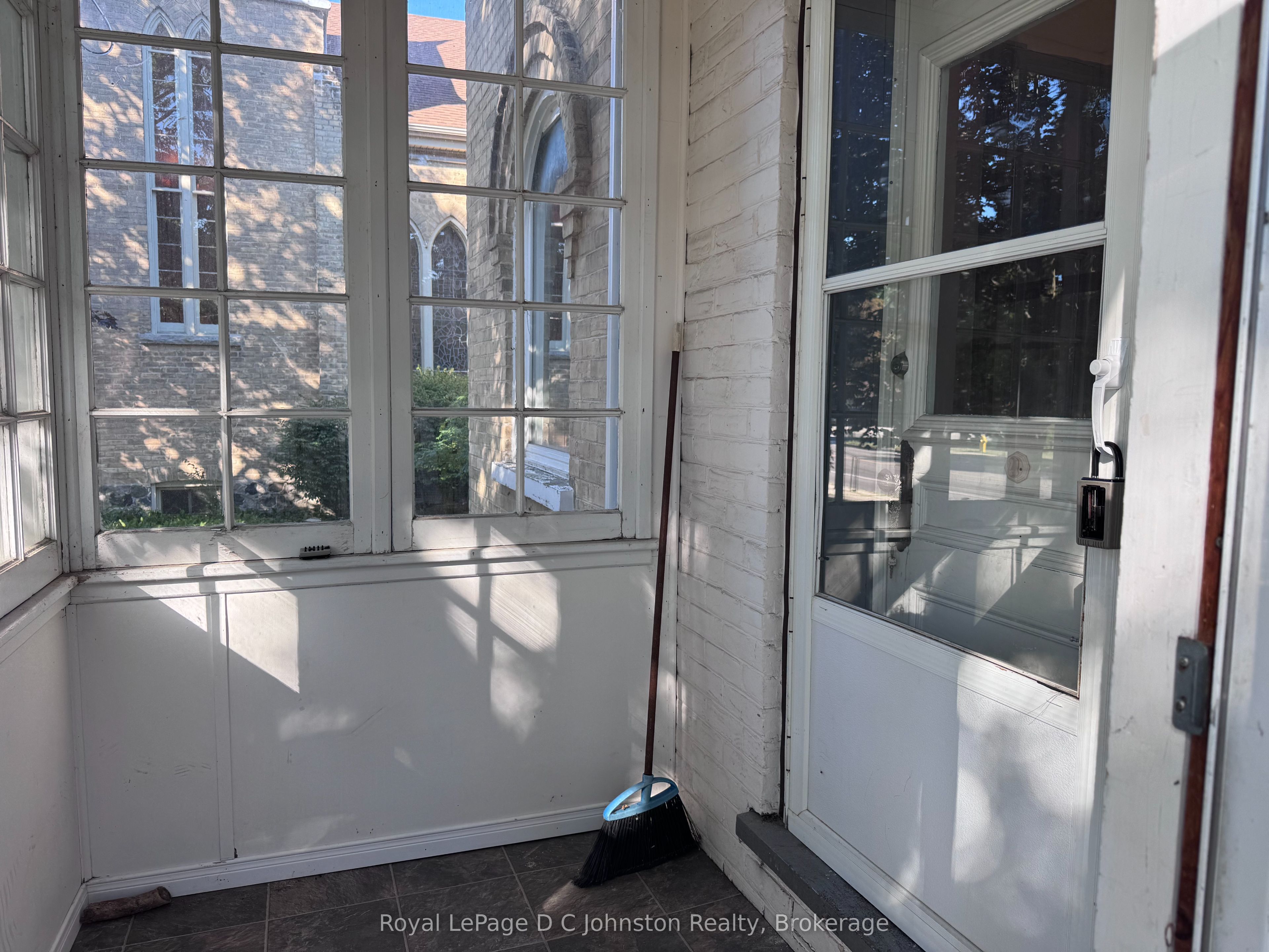 43 Albert Street N Property Photo 10