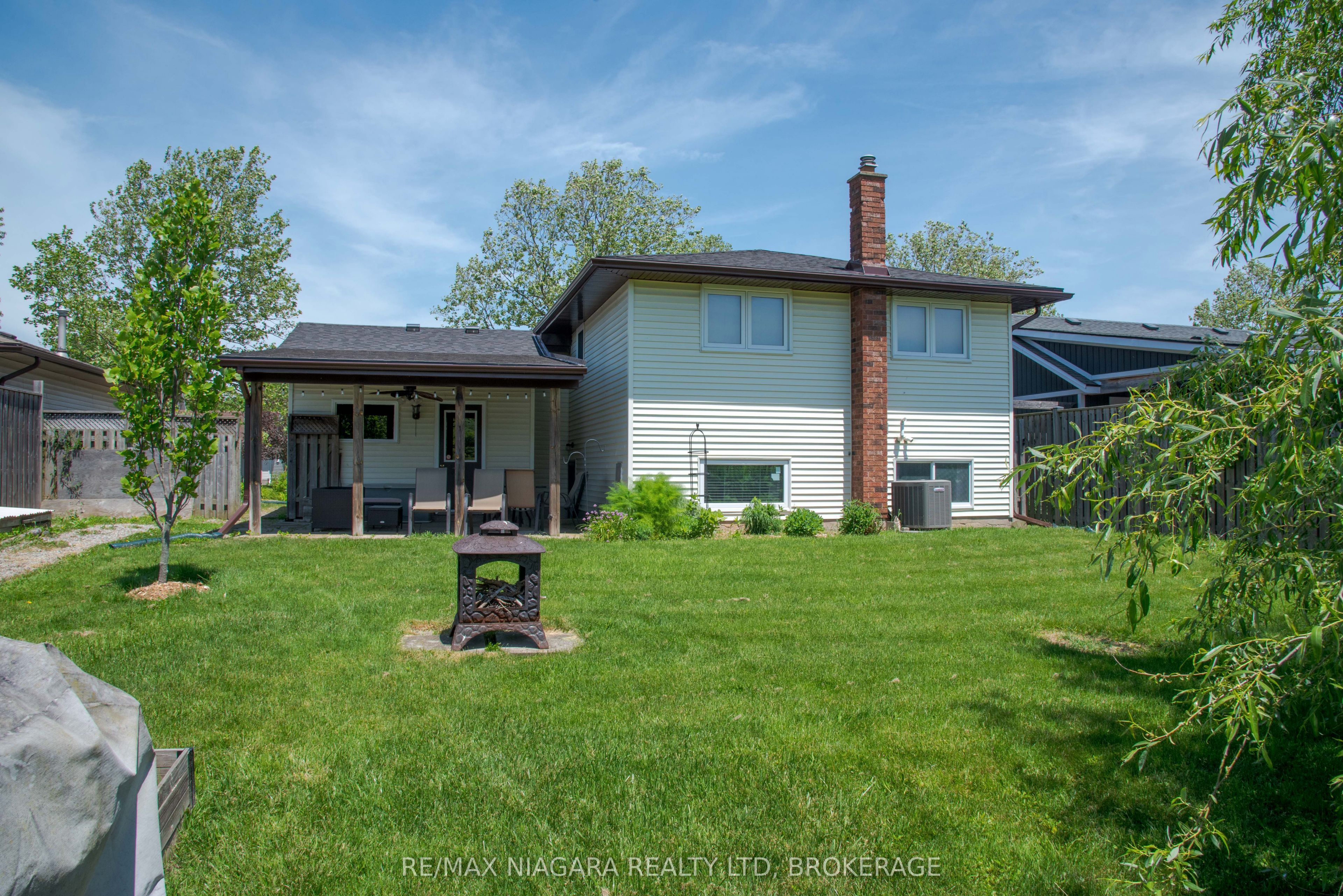 2439 Coral Avenue Property Photo 3