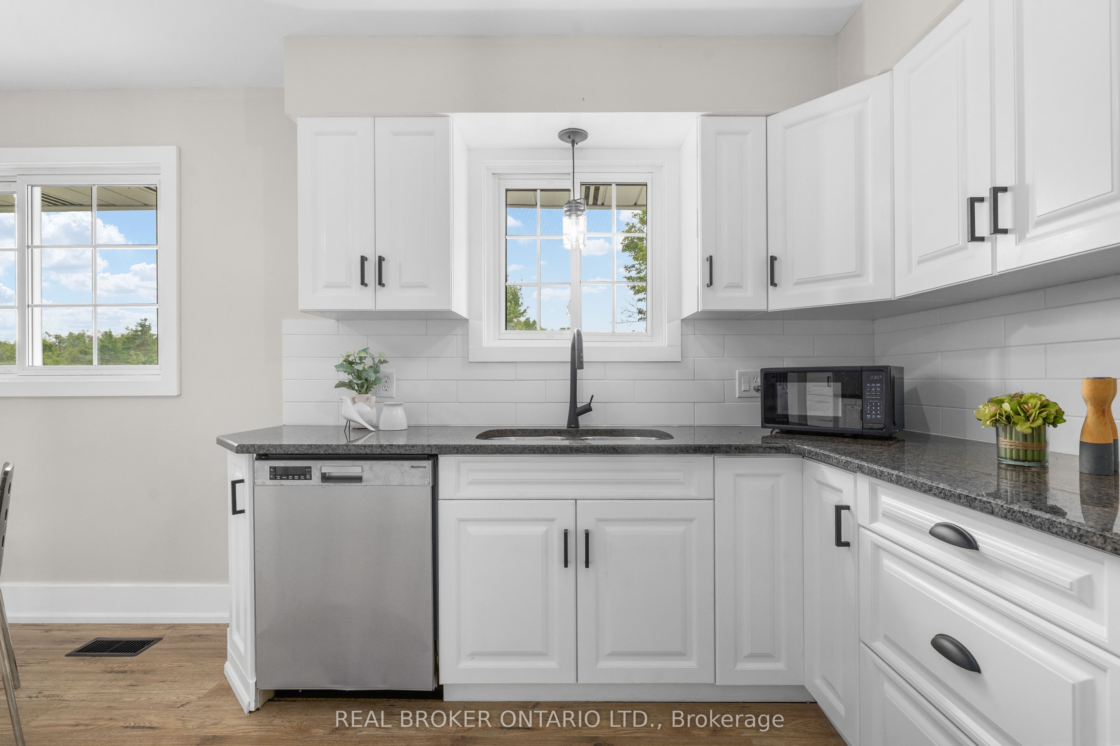 672 Line 3 Line Property Photo 19