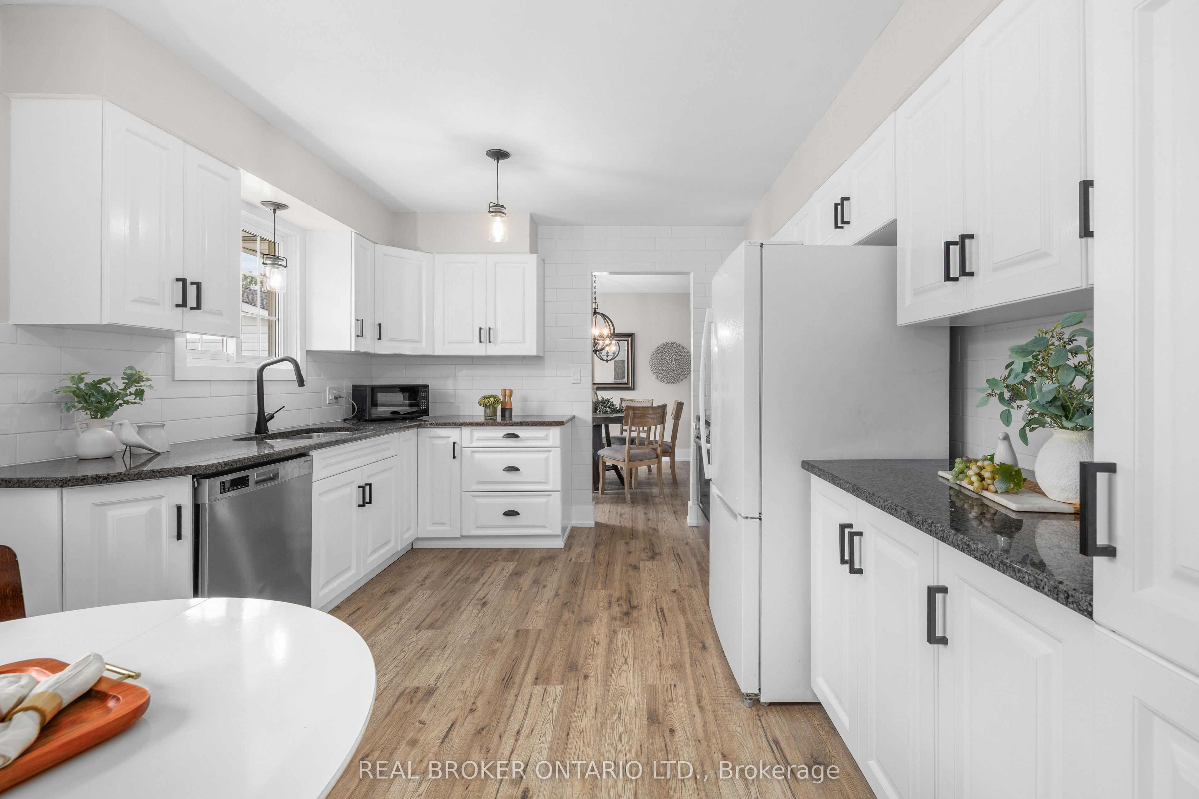 672 Line 3 Line Property Photo 22