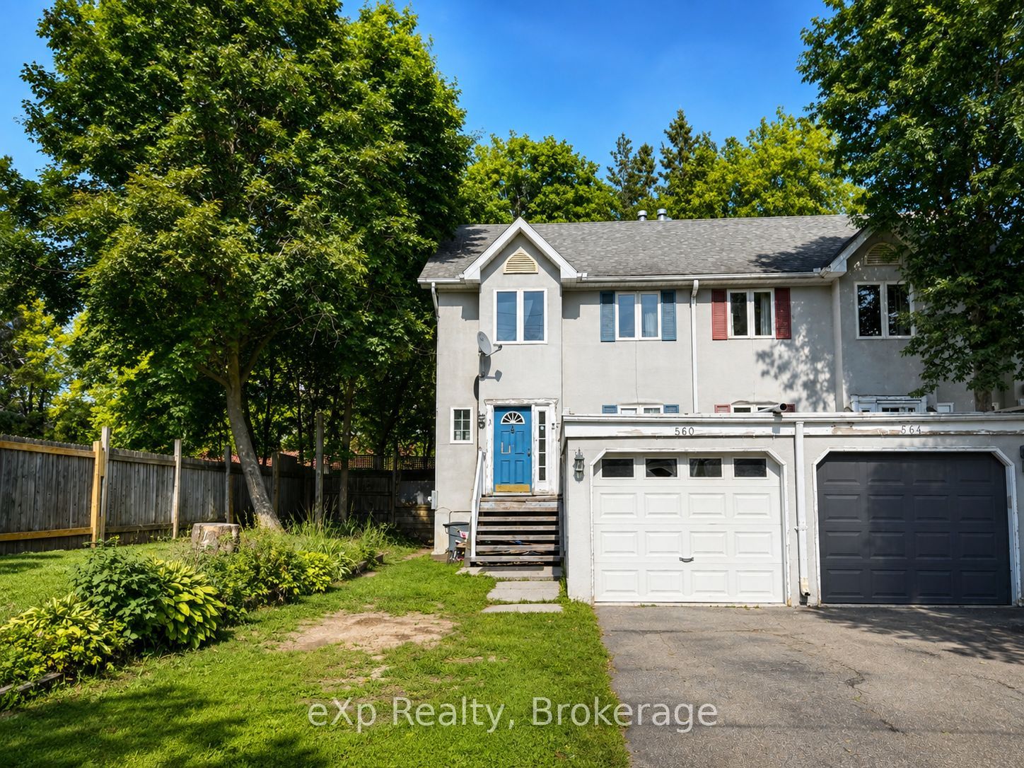 560 John Street S Property Photo 1