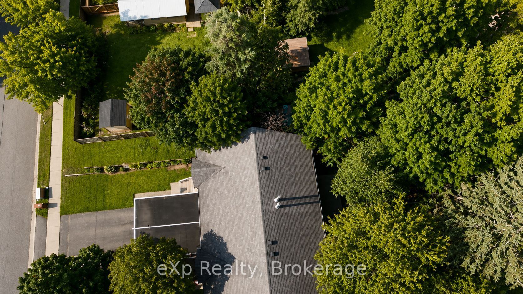 560 John Street S Property Photo 4