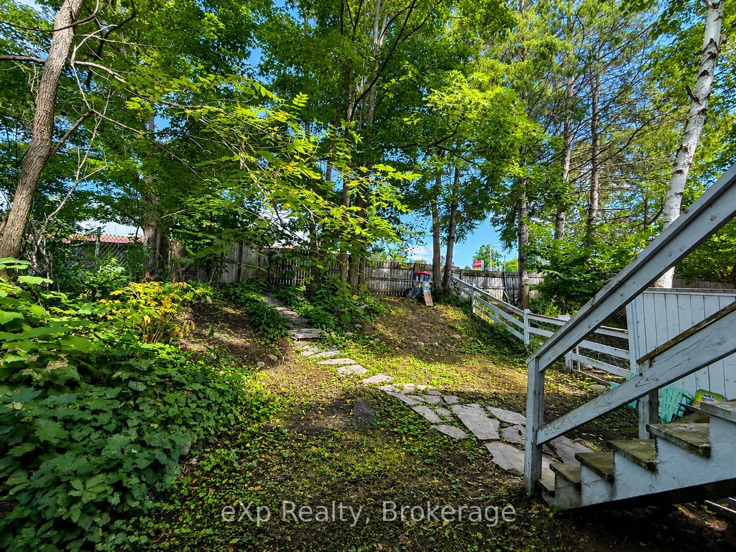 560 John Street S Property Photo 5