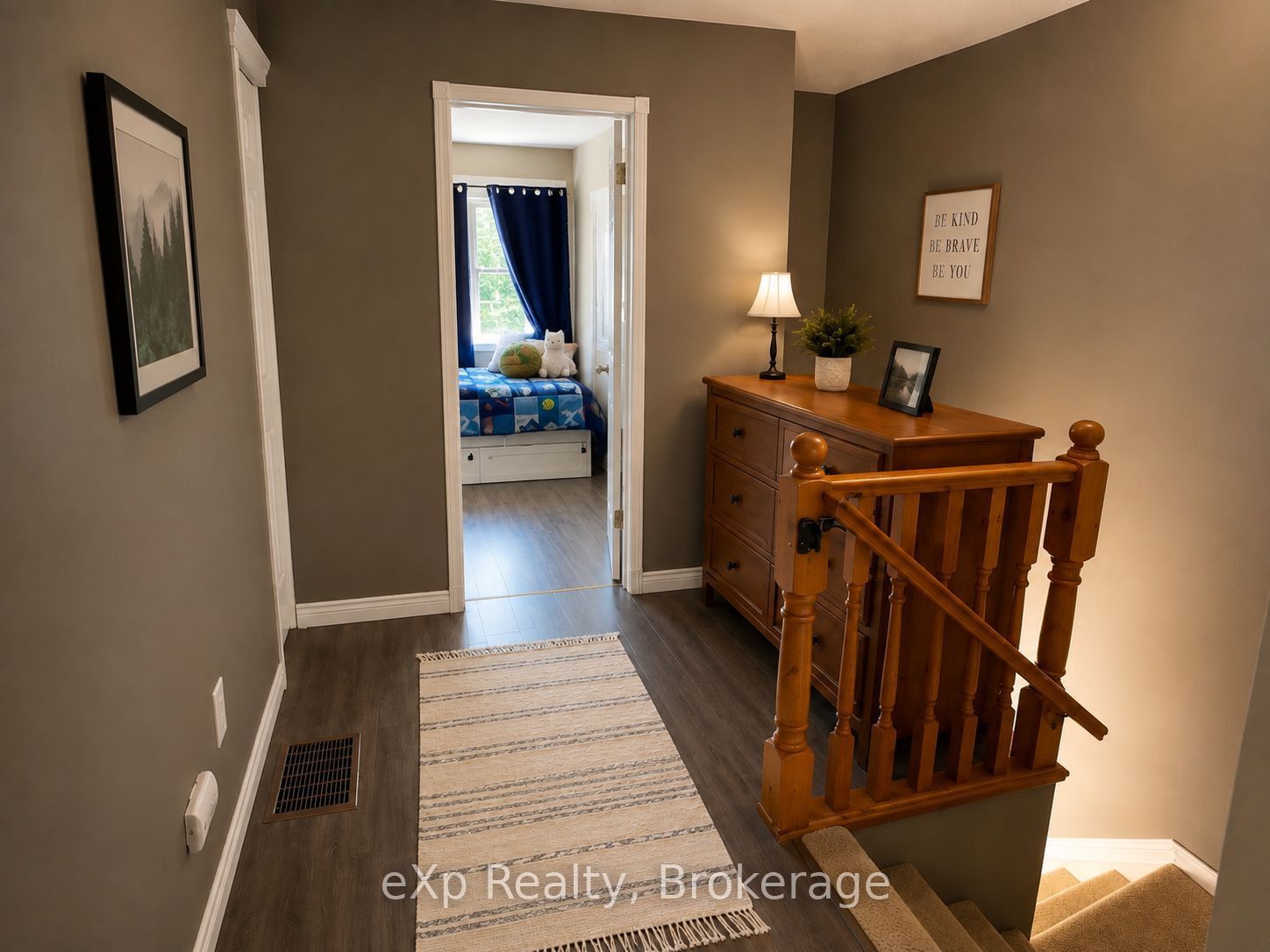 560 John Street S Property Photo 15