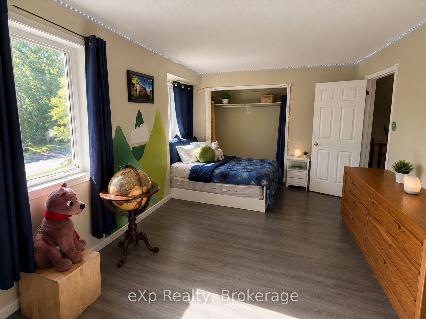 560 John Street S Property Photo 17